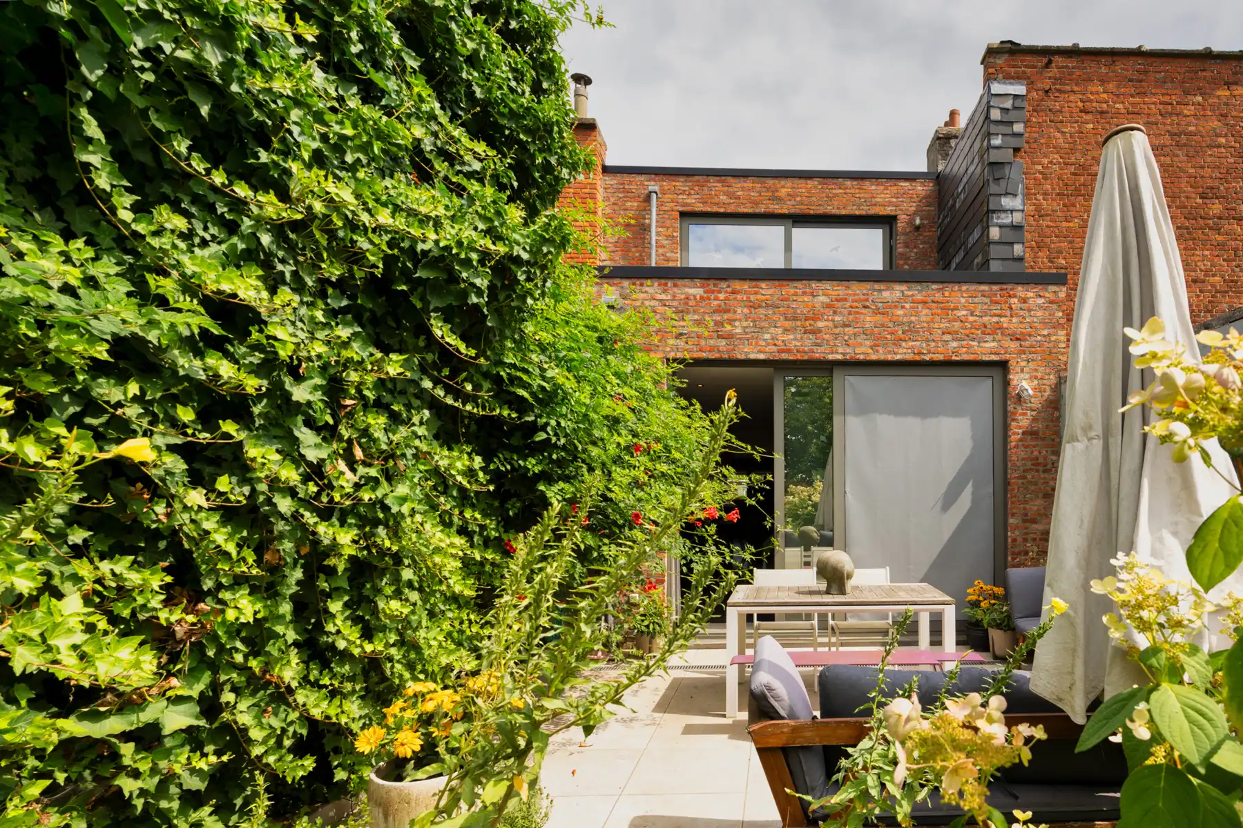 Wonen aan het water met een tuin die blijft verrassen foto 3
