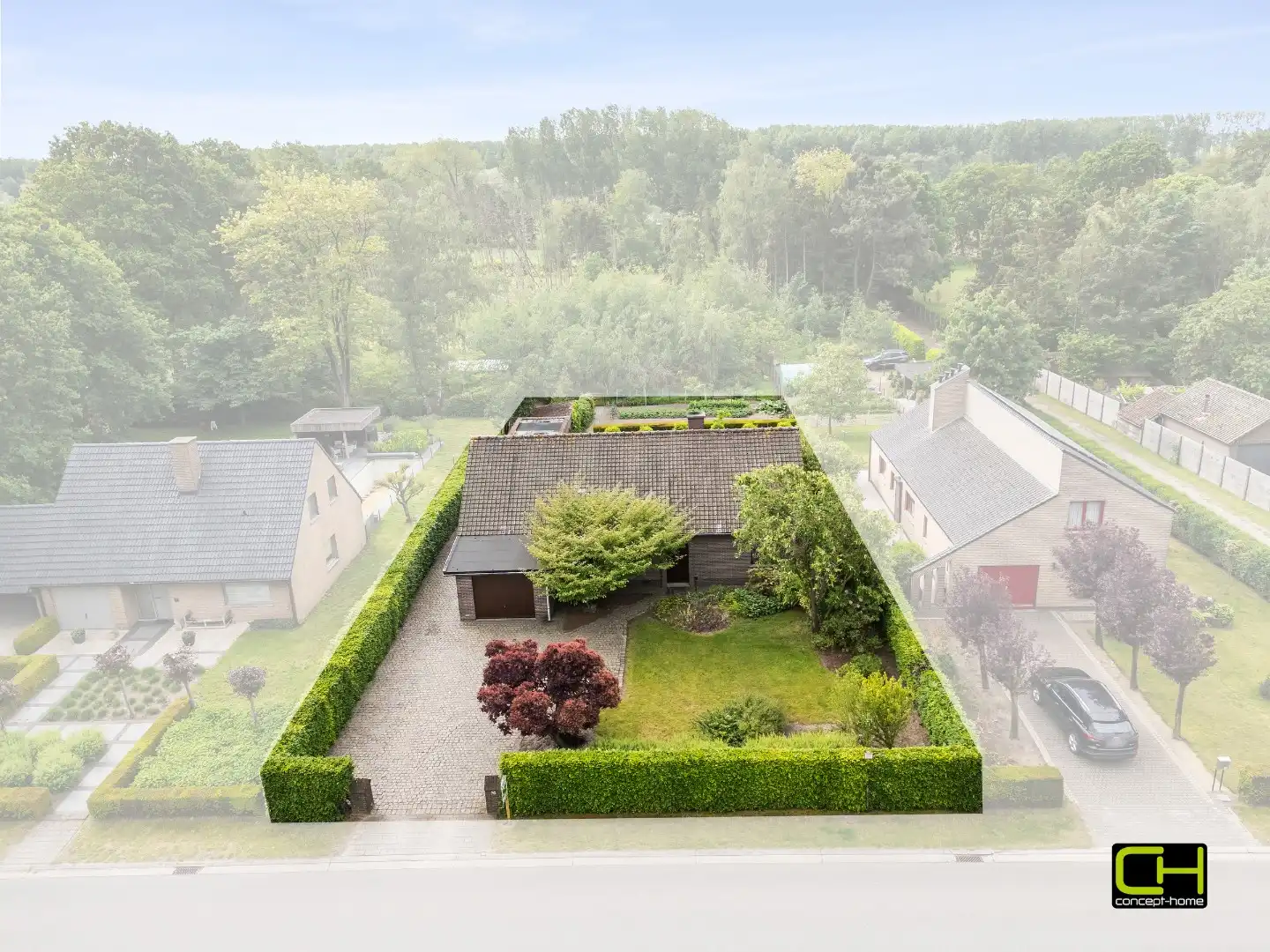 Hoofdfoto van de publicatie: Rustig gelegen open bebouwing met ruime tuin in het groene Sint-Kruis-Winkel