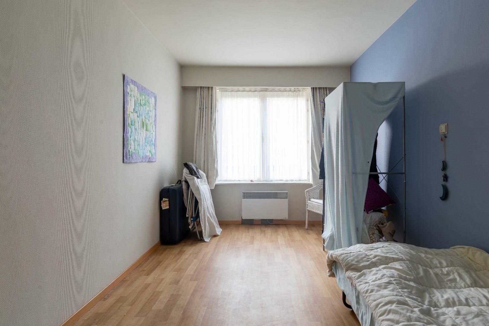 Zéér ruim appartement met open zichten, grote garage en drie slaapkamers te Sint-Andries. foto 13