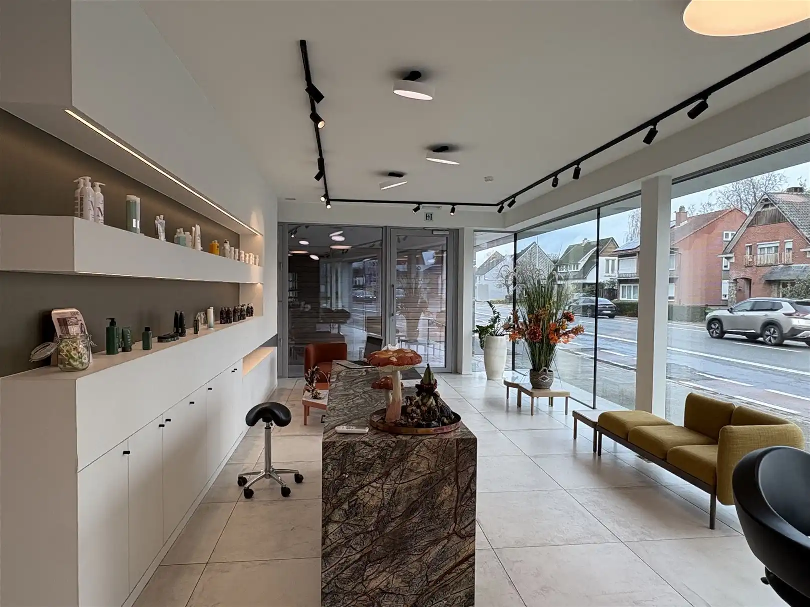 Lichtrijke & moderne handelsruimte op toplocatie in Kemzeke foto 3