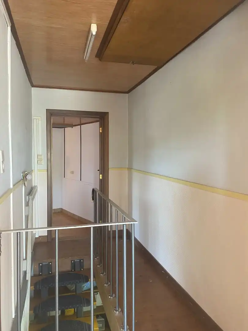 Centraal gelegen te renoveren woning met ruime garage en achterliggende tuin foto 6