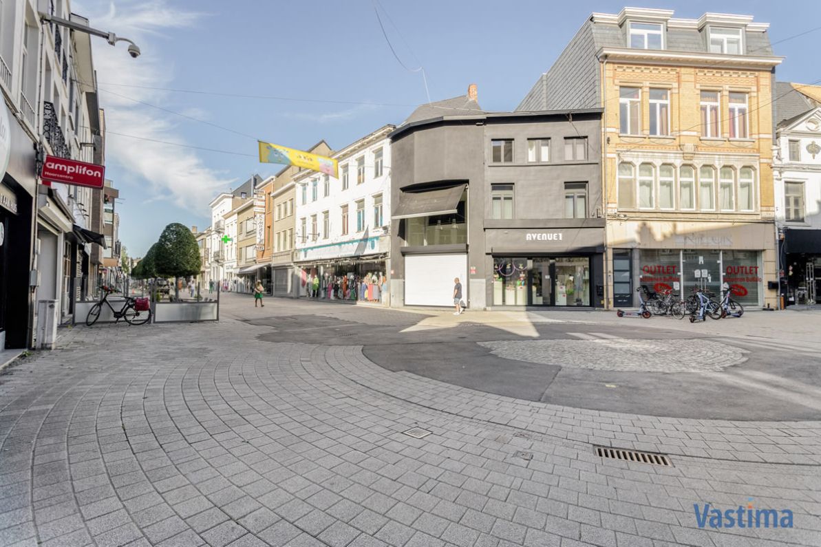 Handelszaak met ruime werk- en opslagplaats in Aalsterse winkelstraat foto 4