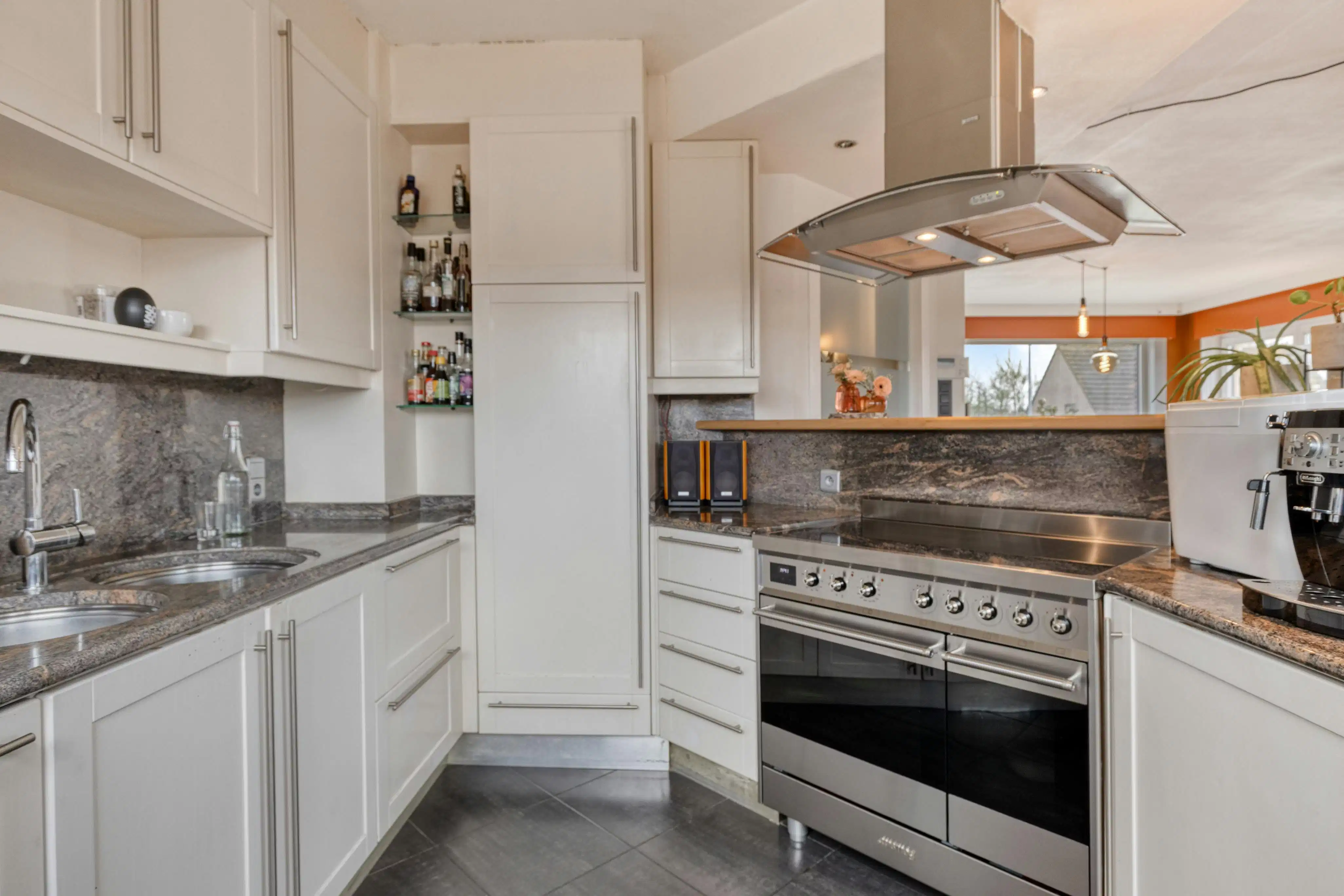 Halfopen woning te koop in doodlopende straat te St-Michiels foto 8