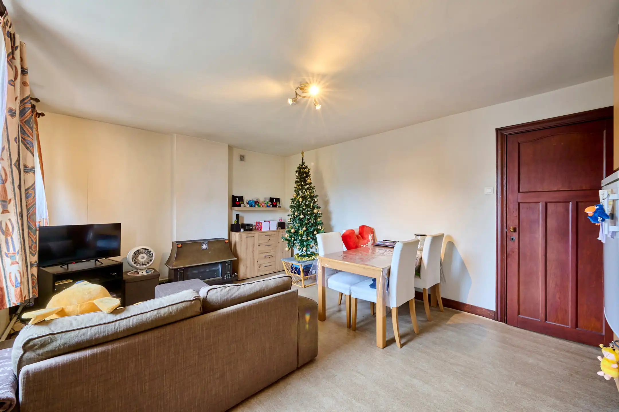 Ruim handelspand met bovenliggend appartement foto 22