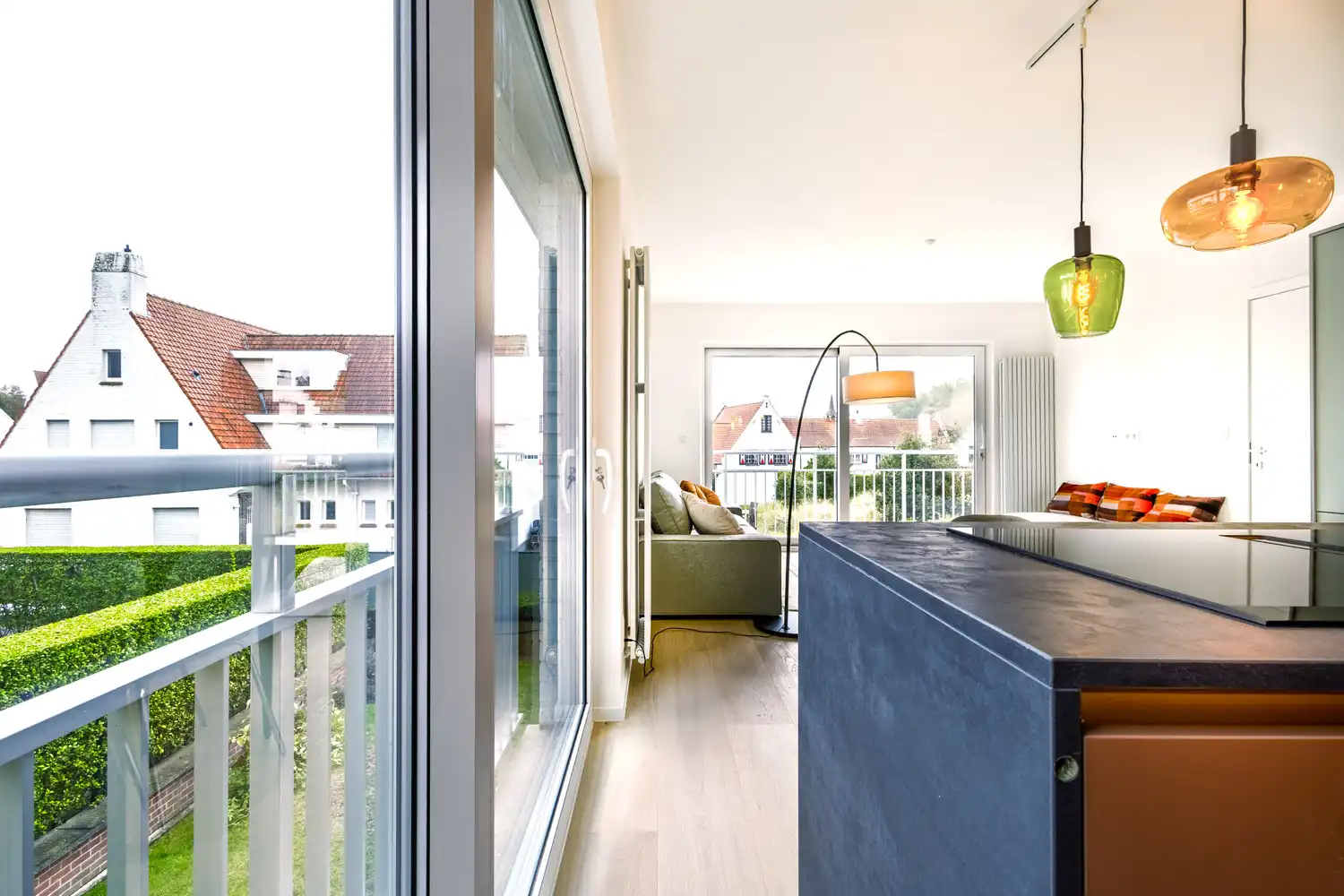 Volledig gerenoveerd lichtrijk appartement in rustig gelgen villa residentie te Duinbergen foto 10