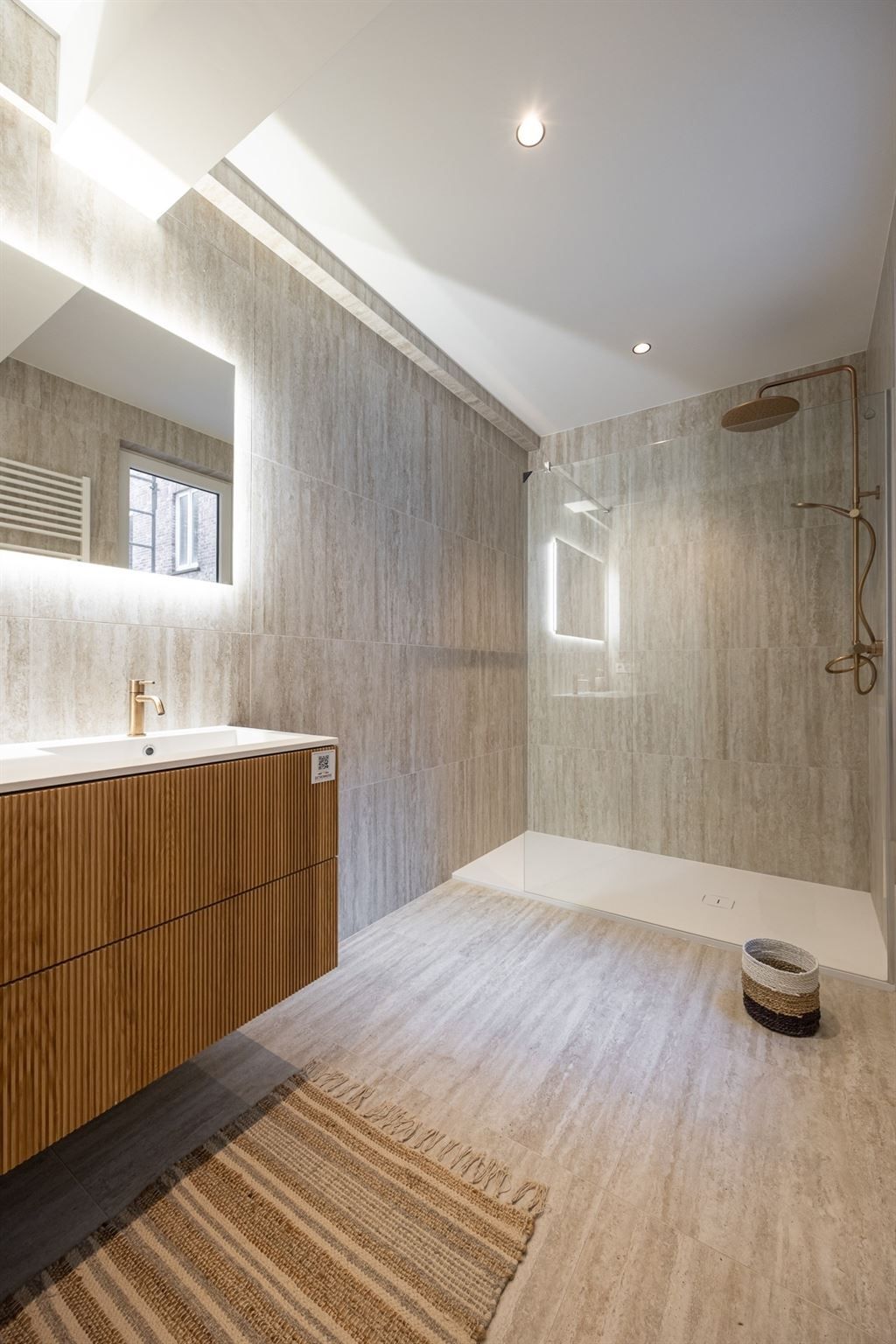 Stijlvol gerenoveerd gelijkvloers appartement foto 14