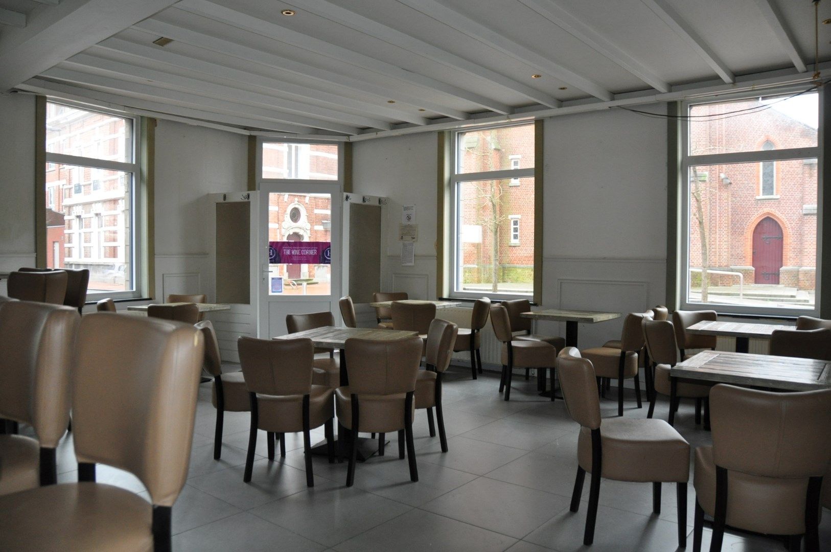 Zeer centraal gelegen handelspand met woonst - vroeger Café The Corner. foto 4