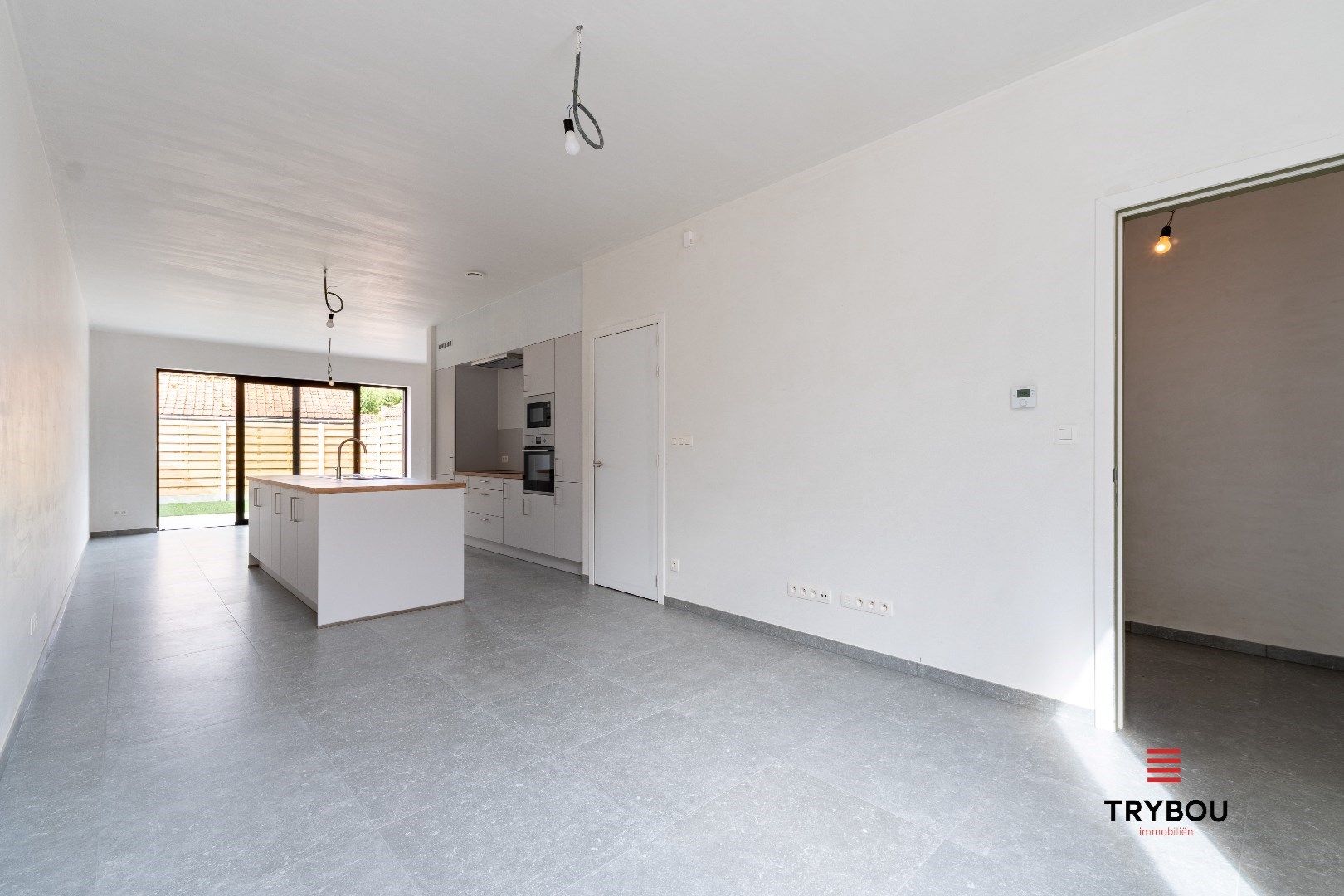 Instapklare gezinswoning in hartje Merkem met 4 slaapkamers en zonnige tuin foto 3