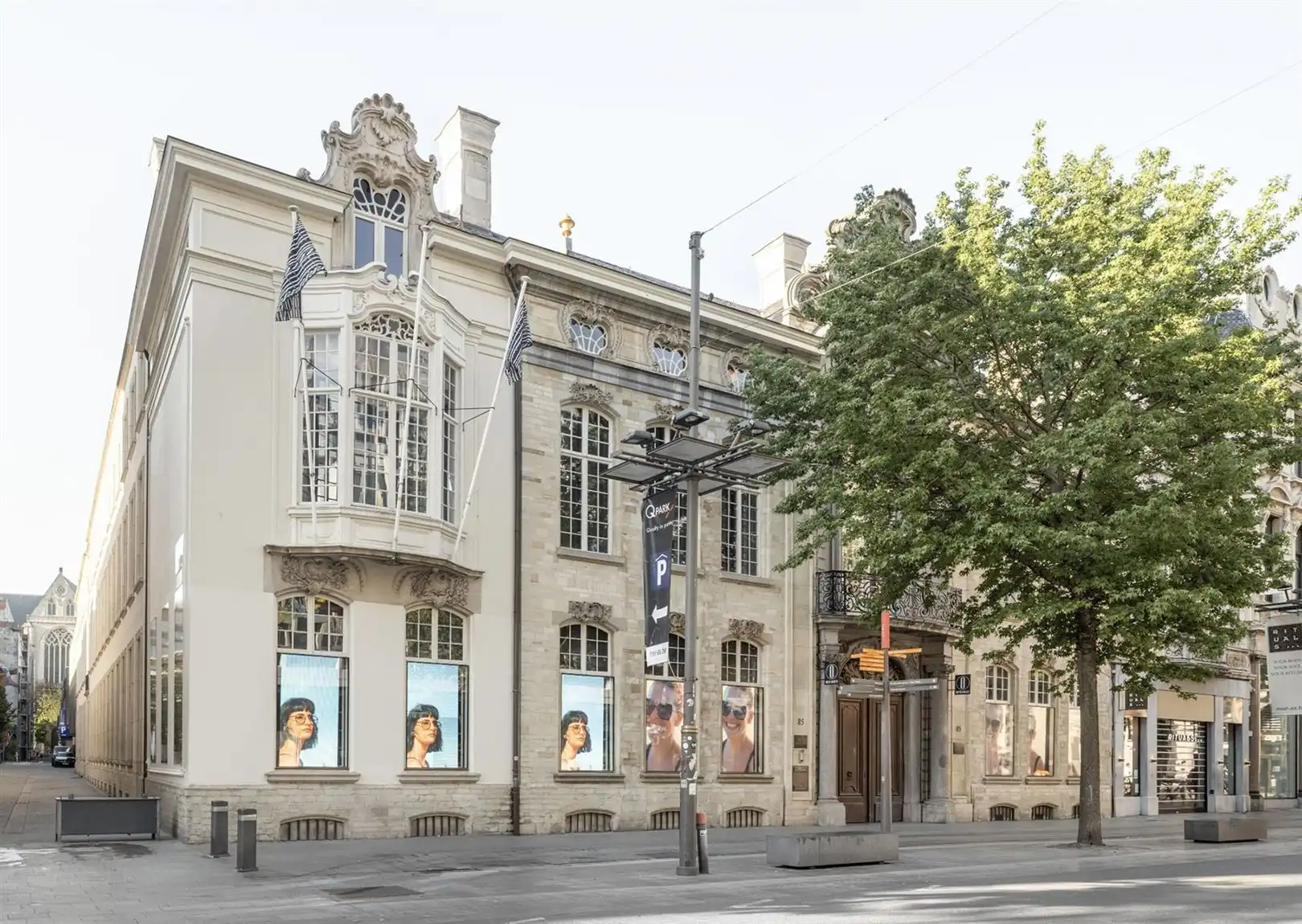 Kantoorverdieping met authentiek karakter te huur foto {{pictureIndex}}