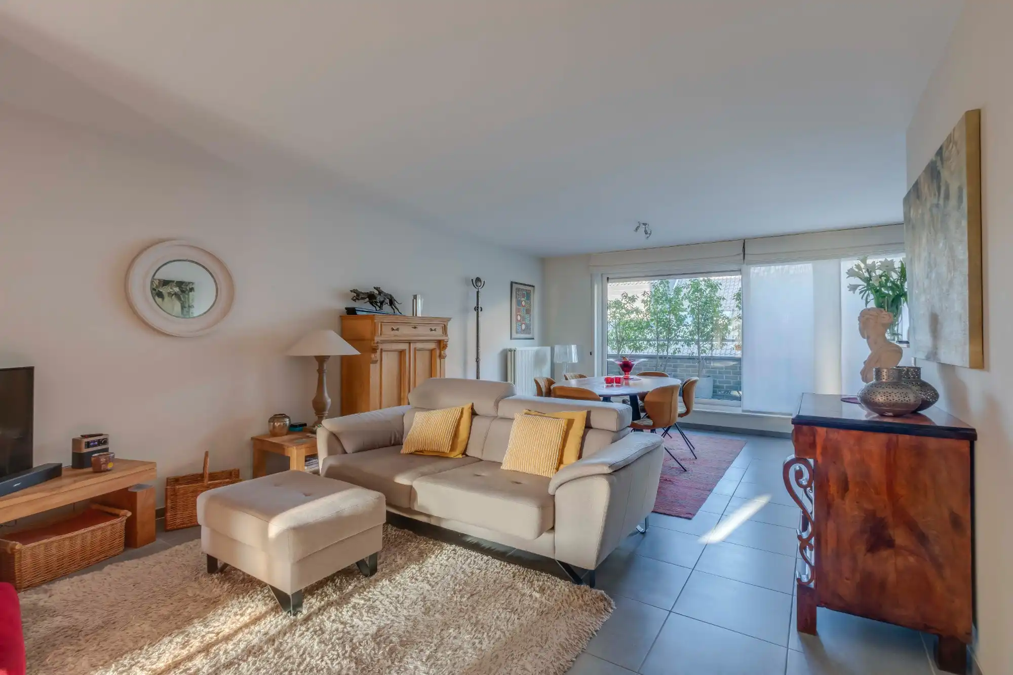 Ruim duplexappartement (123 m²) met 3 slaapkamers, 3 terrassen en autostaanplaats inclusief op toplocatie nabij station Sint-Niklaas foto 3