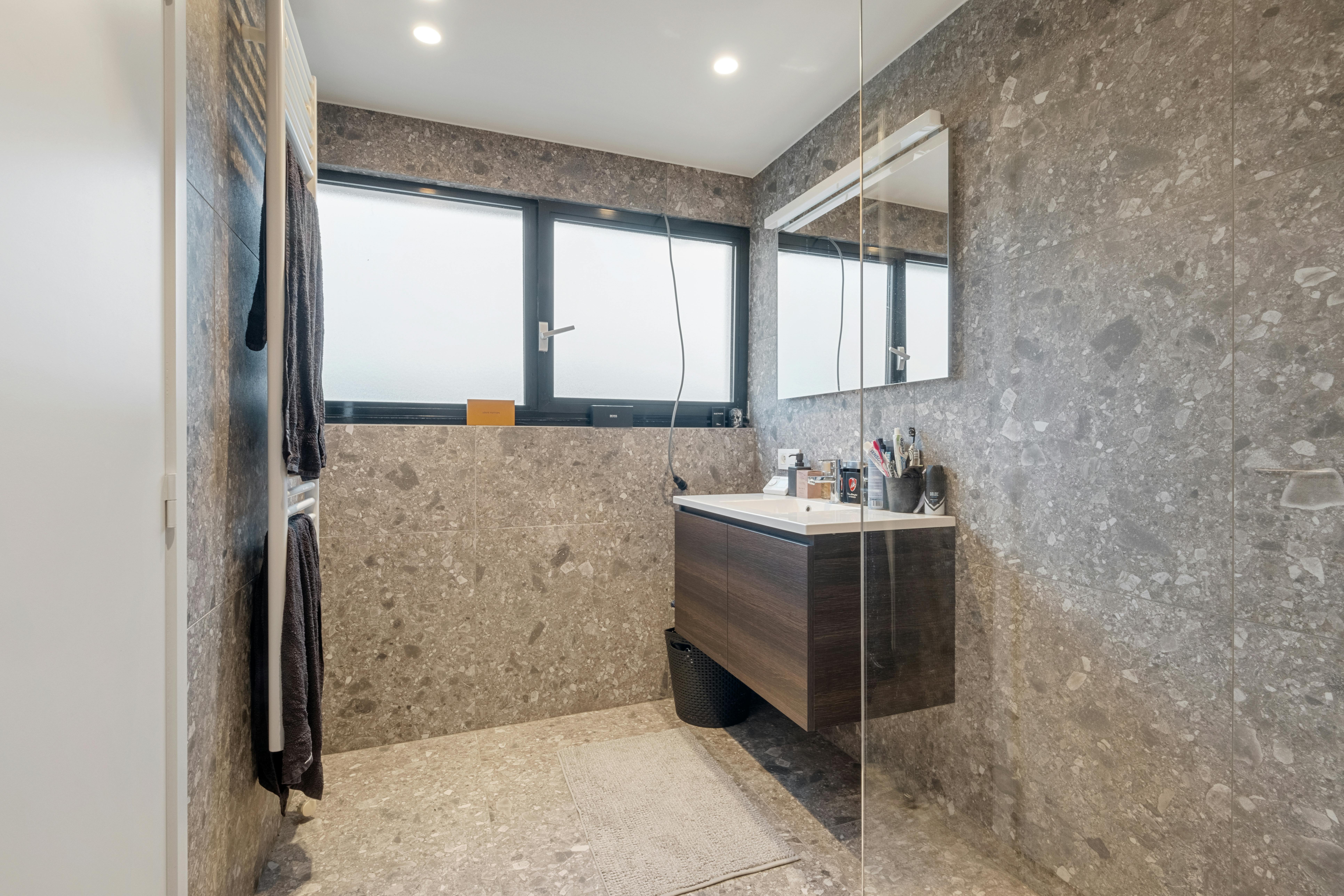 Instapklaar éénslaapkamerappartement met garage te koop foto 6