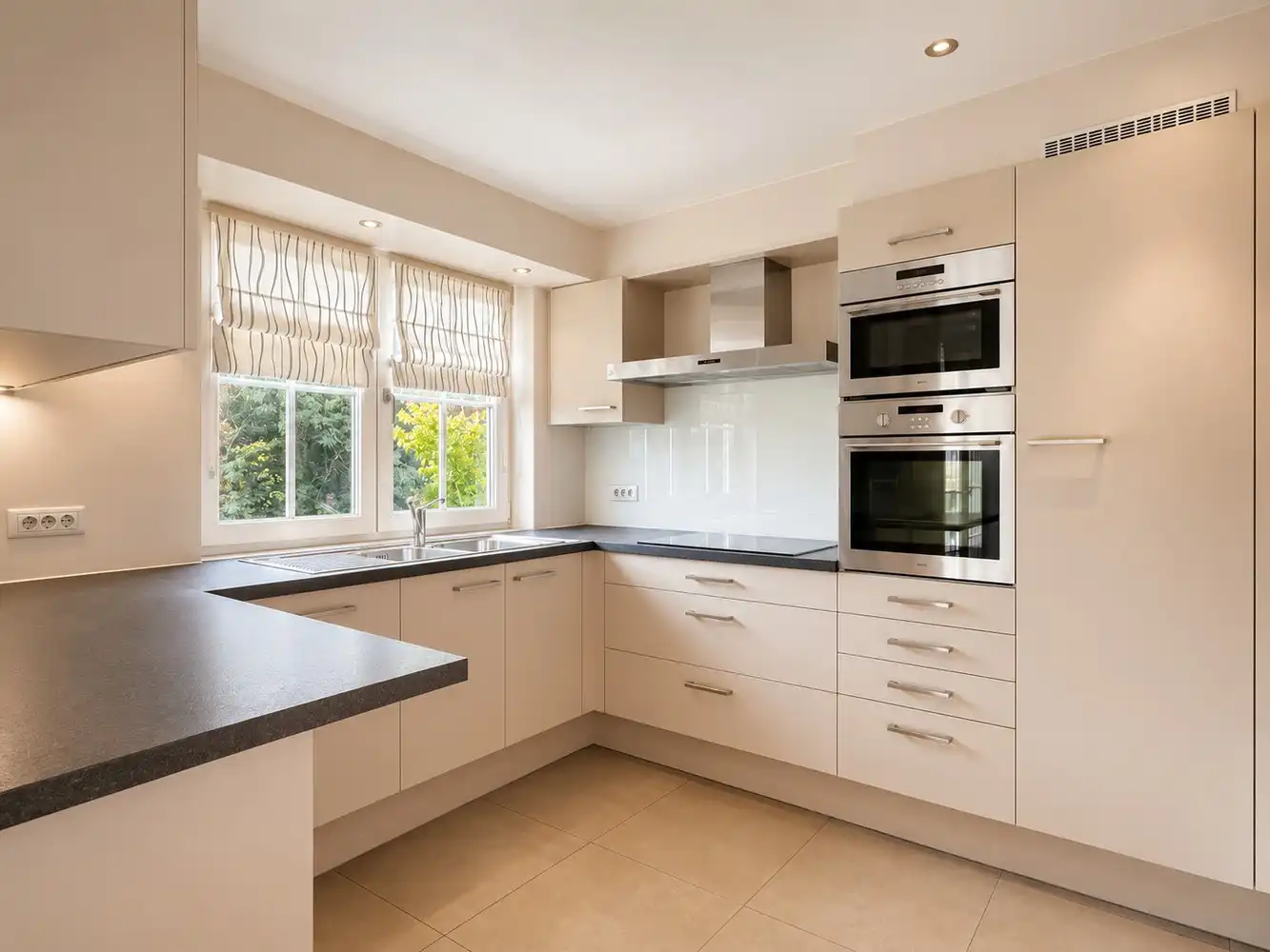 Sfeervol, ruim en zonnig villa-appartement gelegen op wandelafstand van het centrum van Melle. foto 6