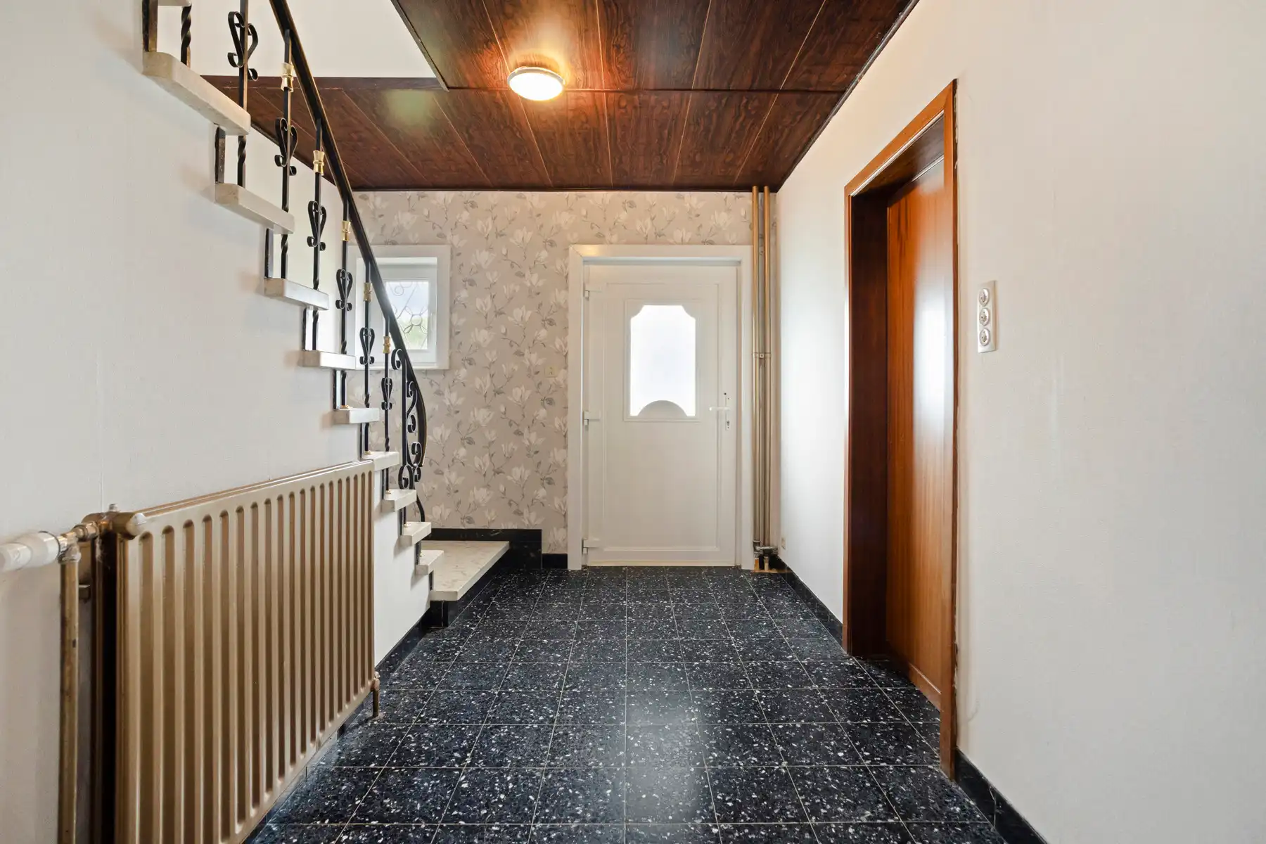 Leuke woning met veel potentieel en grote tuin foto 4