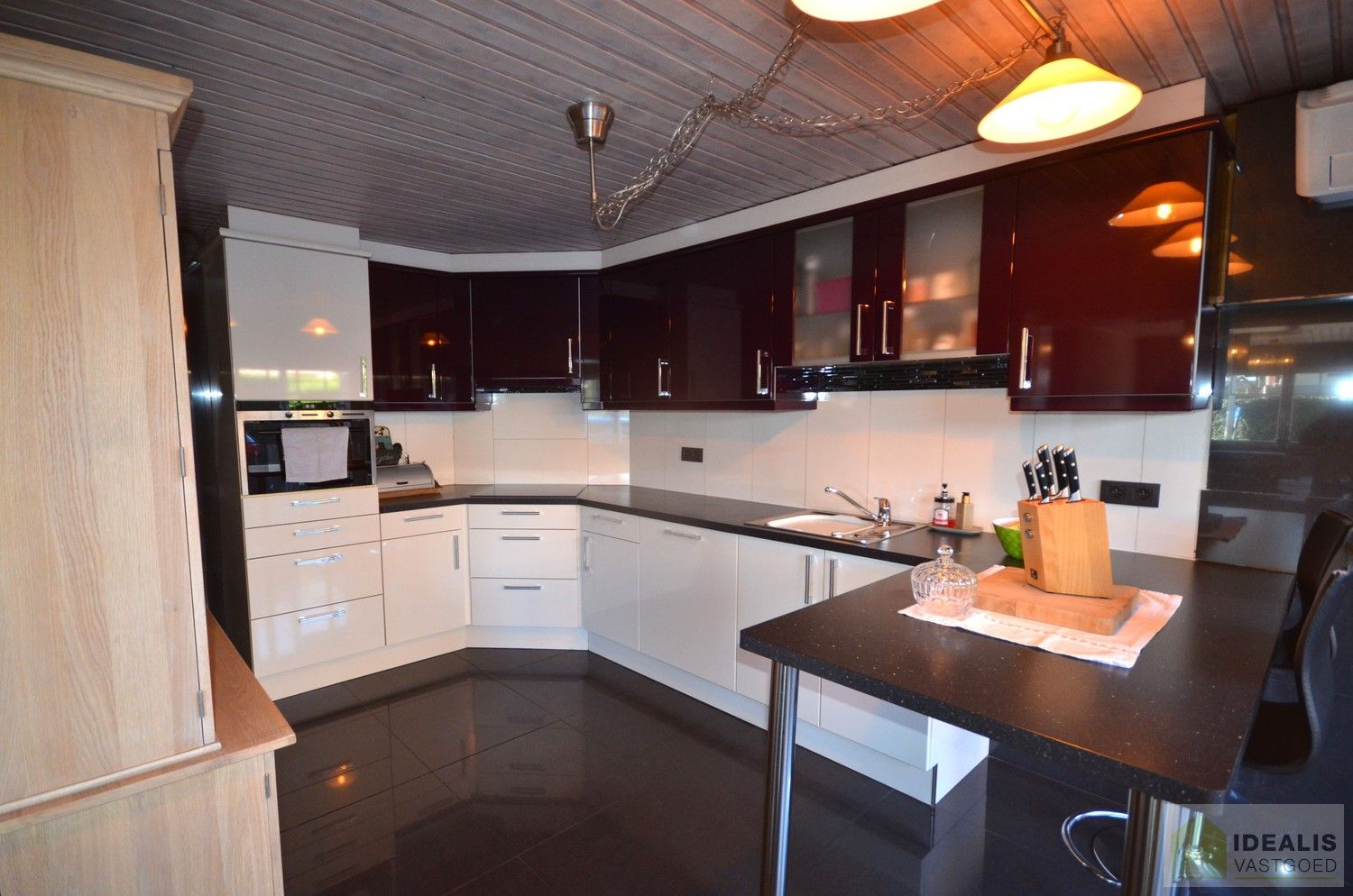 IDEALIS VASTGOED – CHARMANTE EENGEZINSWONING MET 3 SLAAPKAMERS, LICHTRIJKE LEEFRUIMTE, HEERLIJKE TUIN EN GARAGE OP EEN UITERST GUNSTIGE LOCATIE AAN DE RAND VAN HET CENTRUM VAN PELT! foto 4