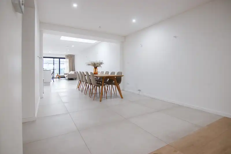 Voll gerenoveerde woning met 5 slpk 3 badk foto 5
