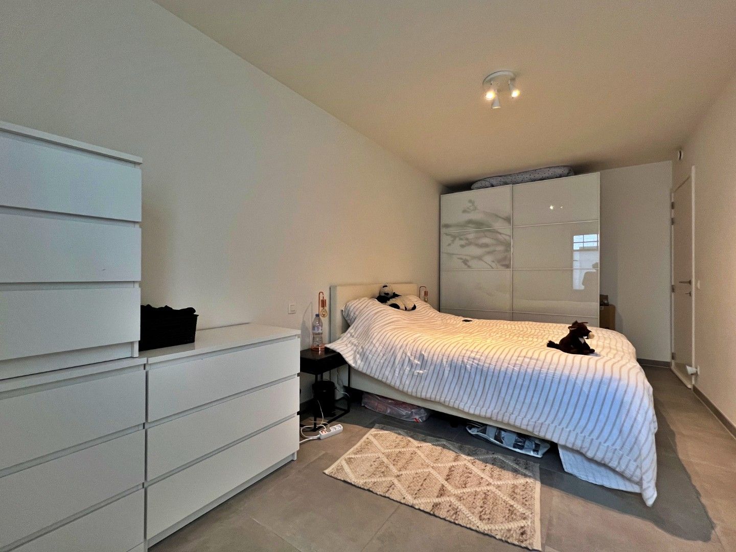 Gelijkvloers 2-slaapkamer appartement met terras, carport en staanplaats foto 9