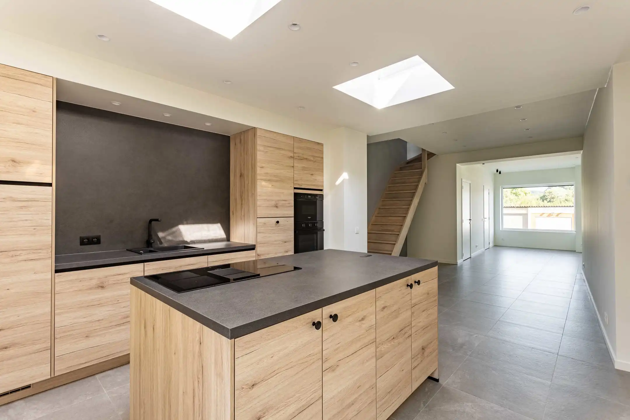 Volledige gerenoveerde, energetische woning met stadskoer! foto 9