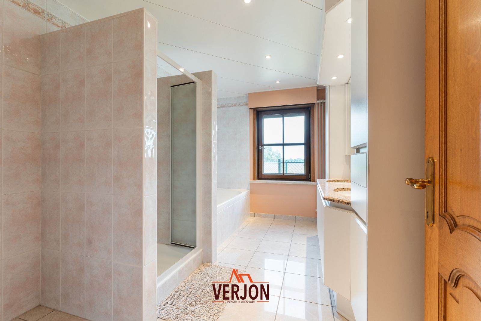 Riante villa op 13.722m2 met 6 slaapkamers, dubbele garage en prachtig vergezicht foto 17