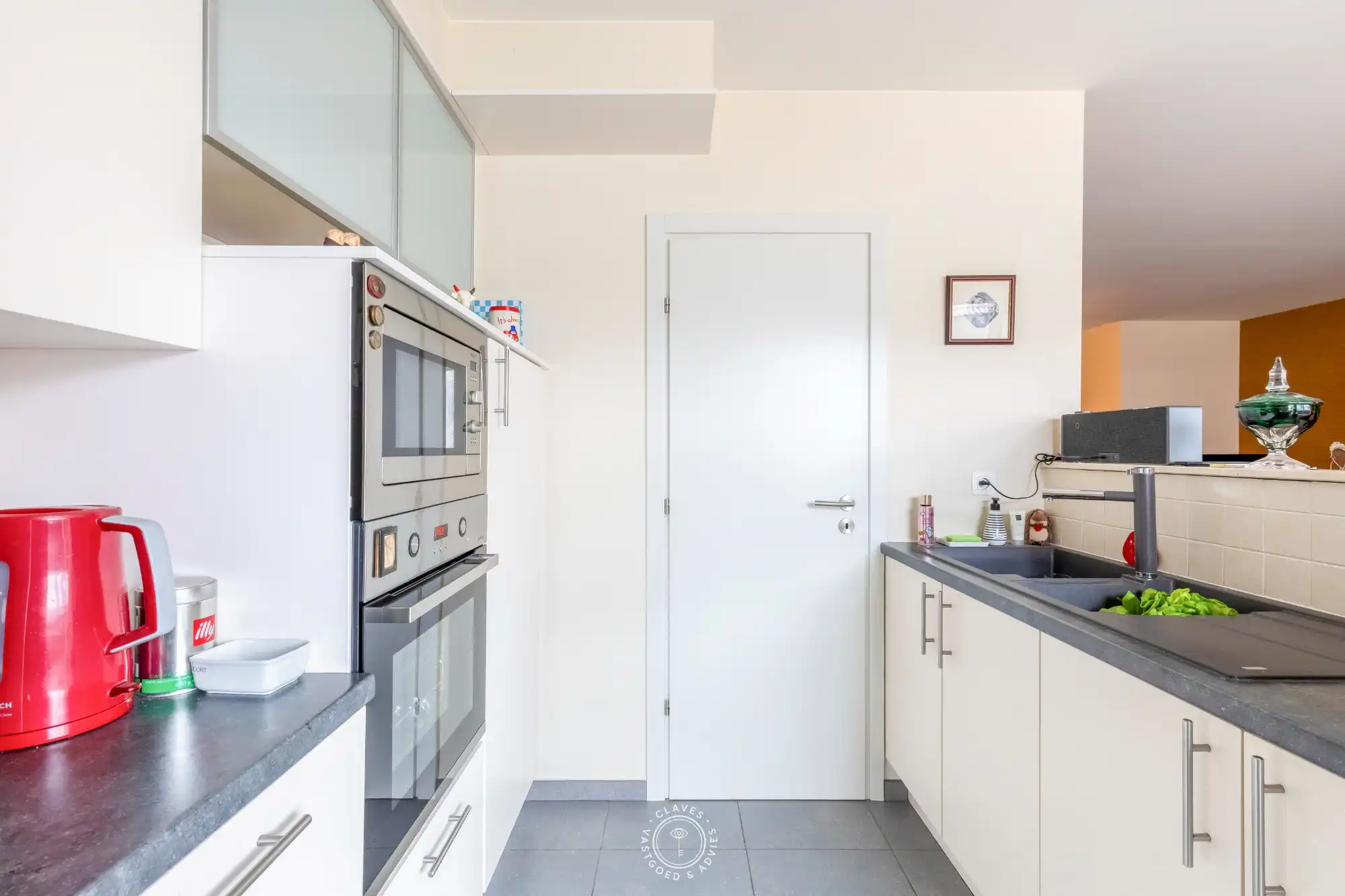 Zeer verzorgd interessant 3 slaapkamer appartement met autostaanplaats foto 7