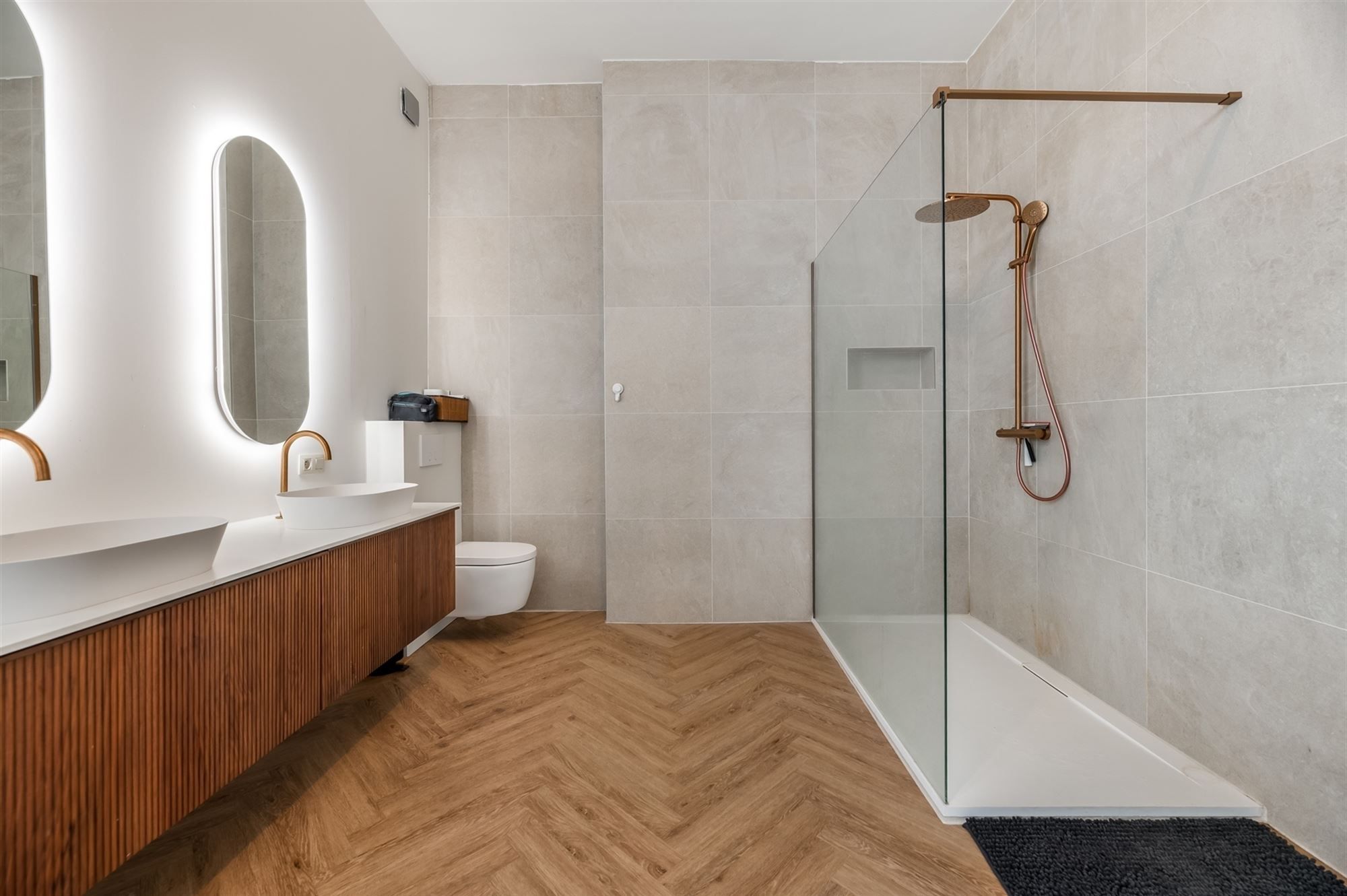 PRACHTIG INSTAPKLAAR HERENHUIS IN GEEL CENTRUM GEEL foto 17