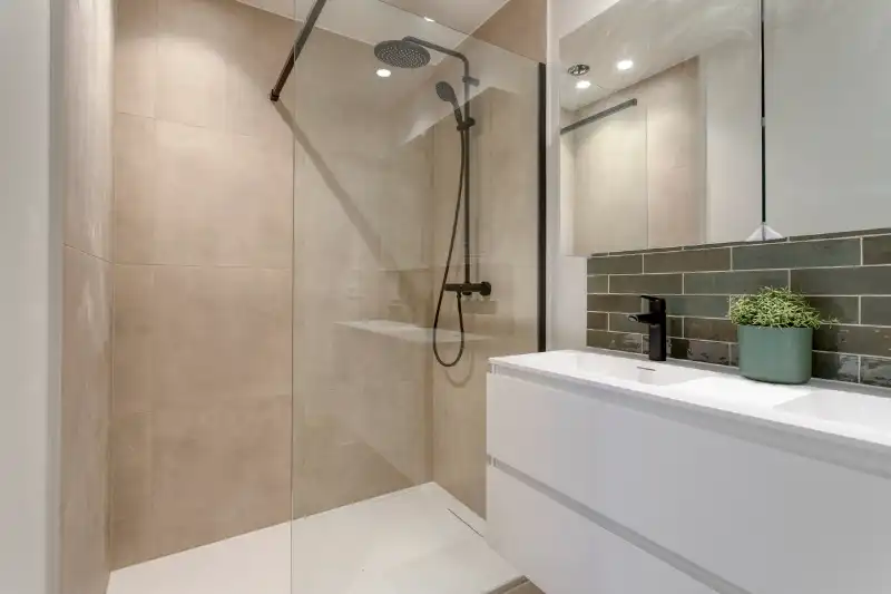 Stijlvol appartement te koop in hartje Zeveneken! foto 3