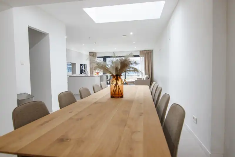 Voll gerenoveerde woning met 5 slpk 3 badk foto 6