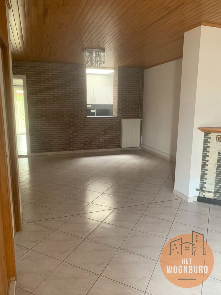 Rijwoning met garage en tuin foto 3
