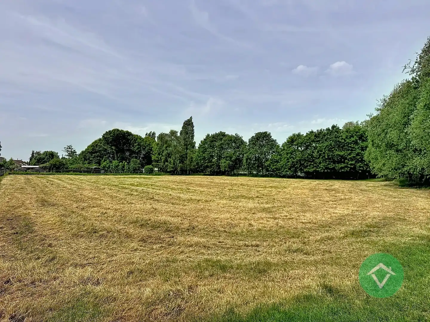 Alleenstaande woning met naastliggend stuk bouwgrond en weide te Eernegem foto 6