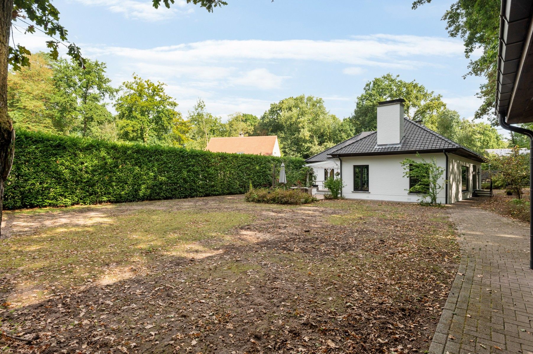 Ruime woning met bouwgrond foto 27