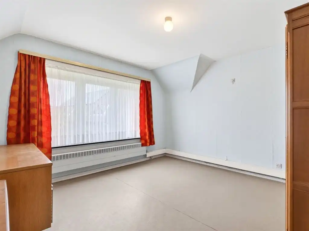 Verzorgde, vrijstaande woning, op te frissen naar eigen smaak foto 33