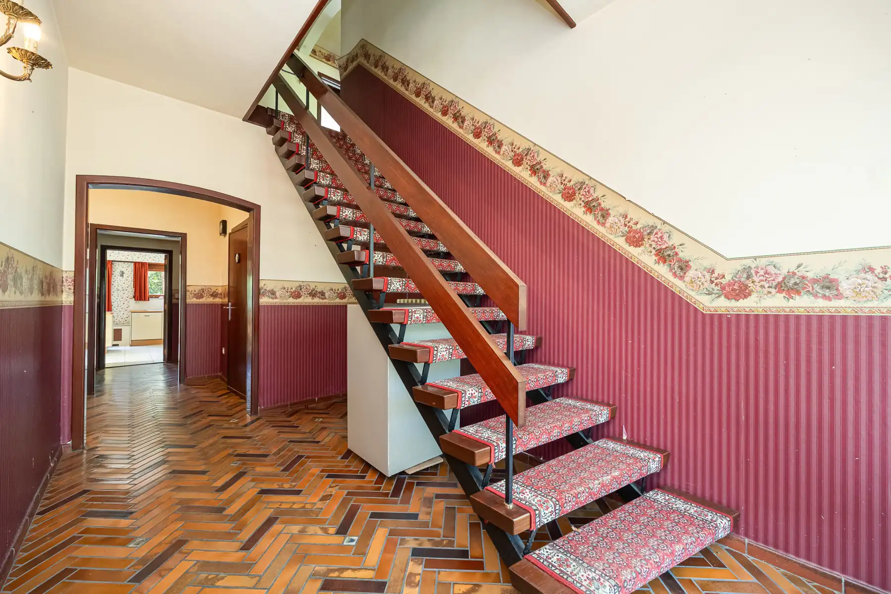 Unieke te renoveren villa op prachtig perceel foto 9