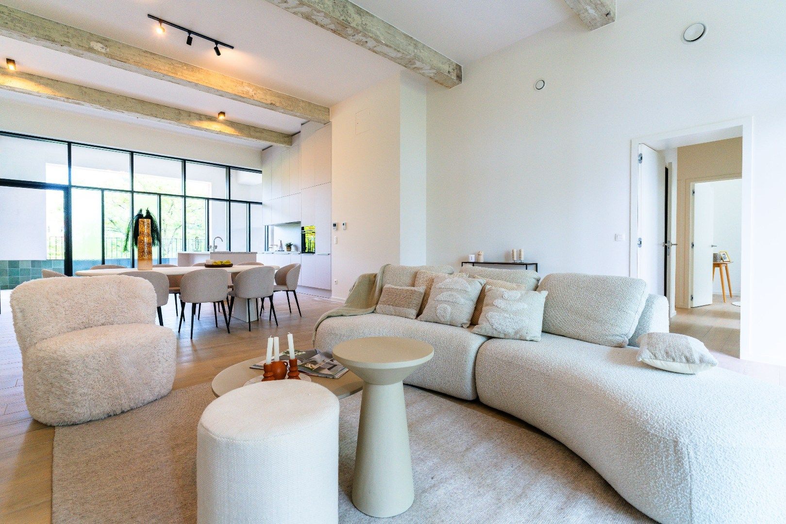 Instapklaar appartement in de stijlvolle Ambiorixkazerne foto {{pictureIndex}}