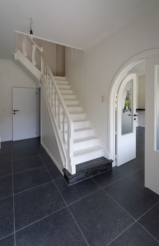 Lichte, modern ingerichte villa foto 10