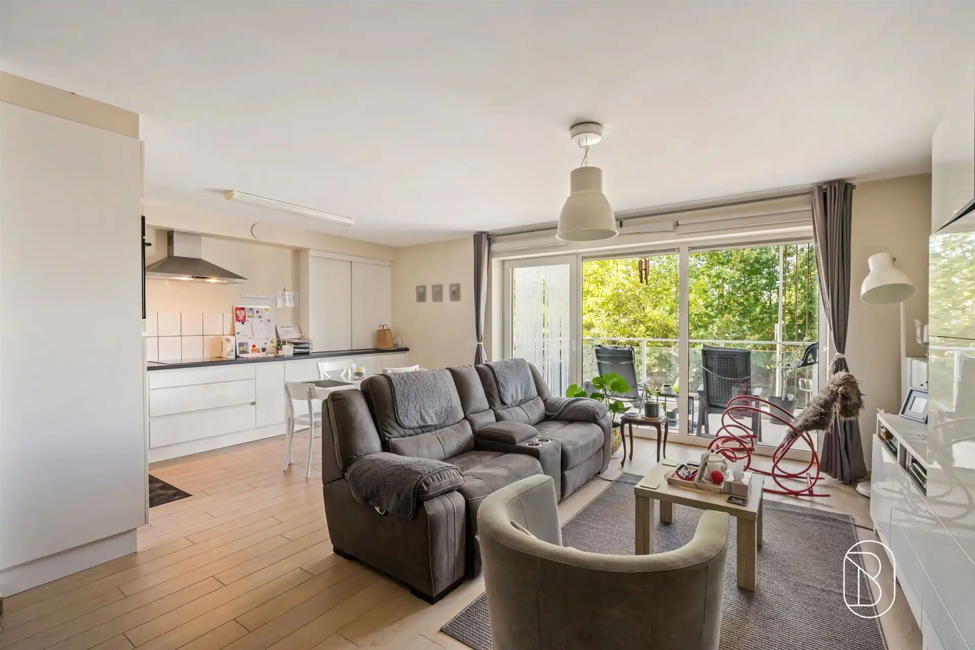 Recent, energiezuinig appartement met terras en garage! foto 5