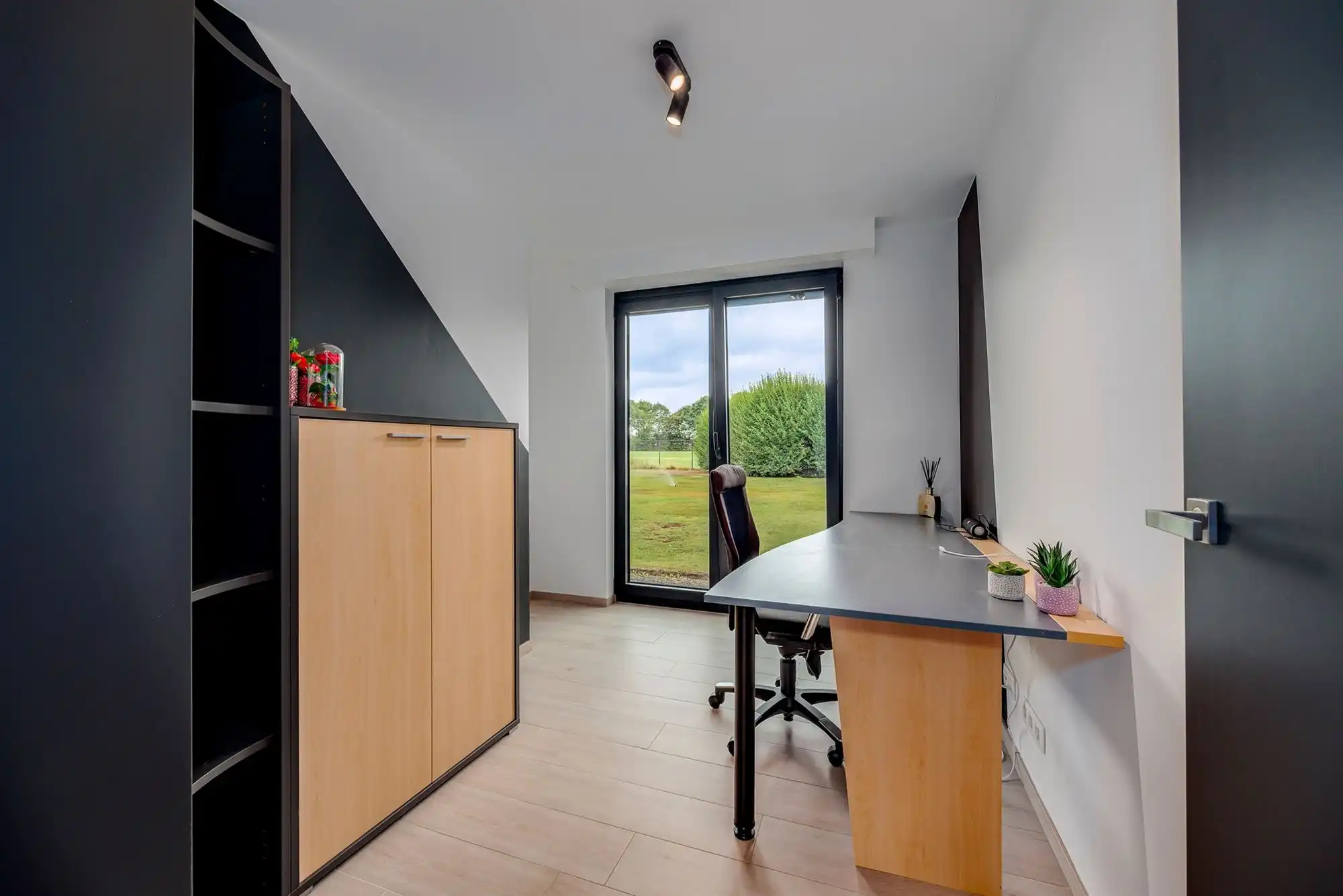 Exclusieve villa met 4 slaapkamers, 4 badkamers en luxueuze multifunctionele kelder op een toplocatie in Kalmthout! foto 18