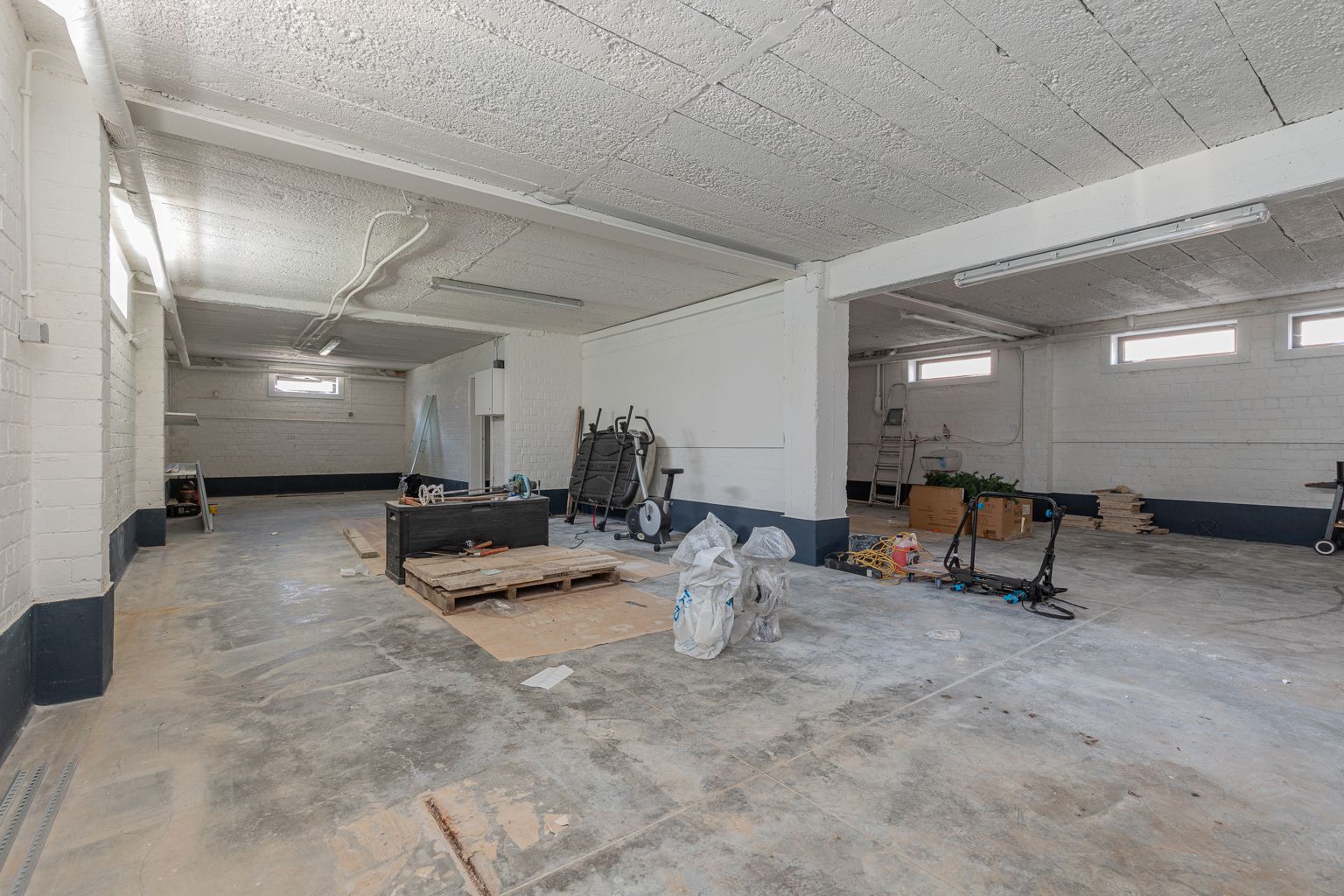 Villa op 10a met 5 slaapkamers, grote tuin, dubbele garage! foto 18