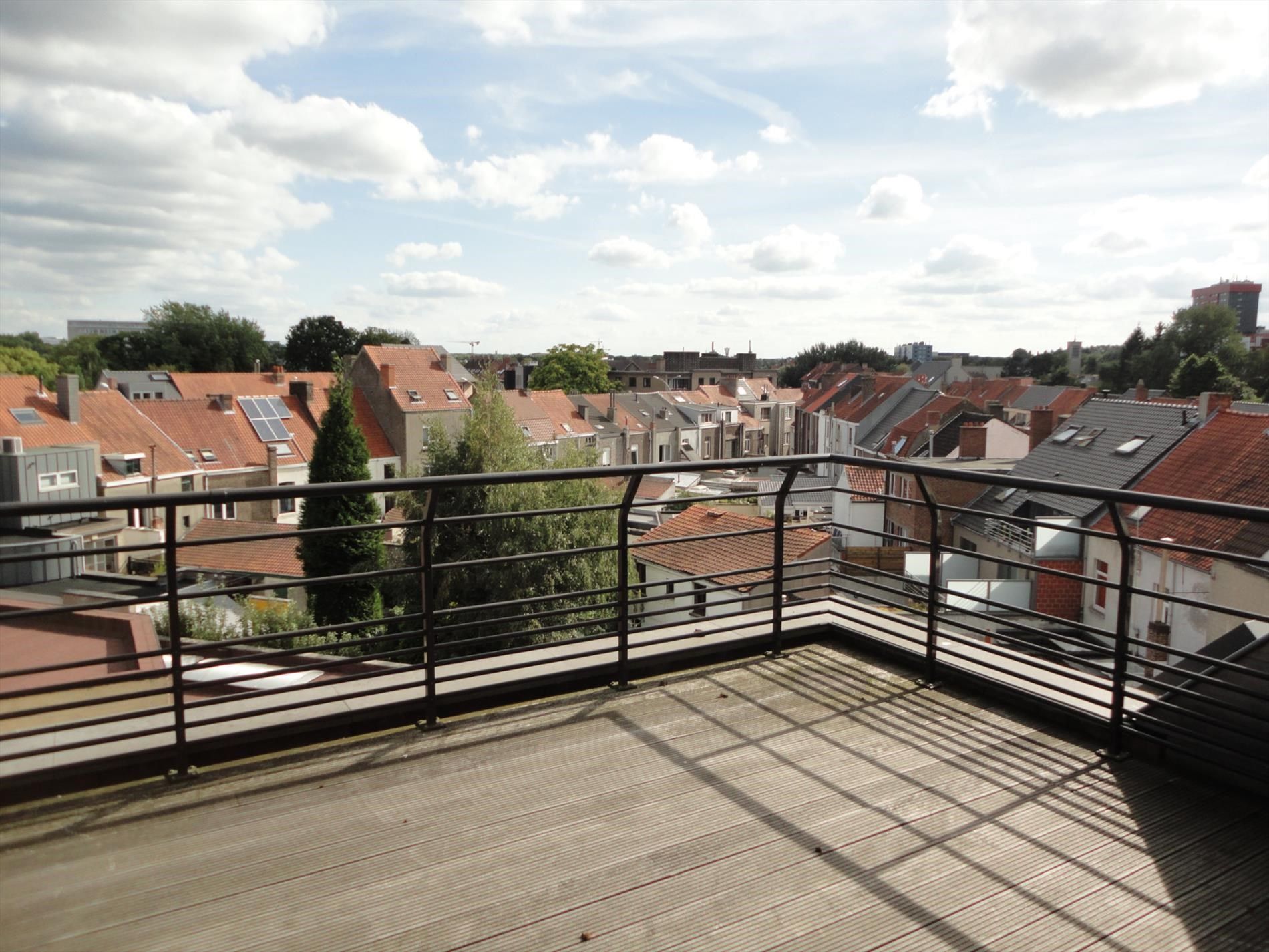 Penthouse met ruim terras aan UZ en Technologiepark foto 13