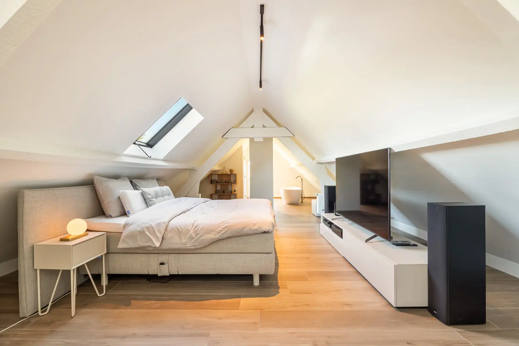 Uitzonderlijk gerenoveerde hoeve op ca. 7480 m² foto 24