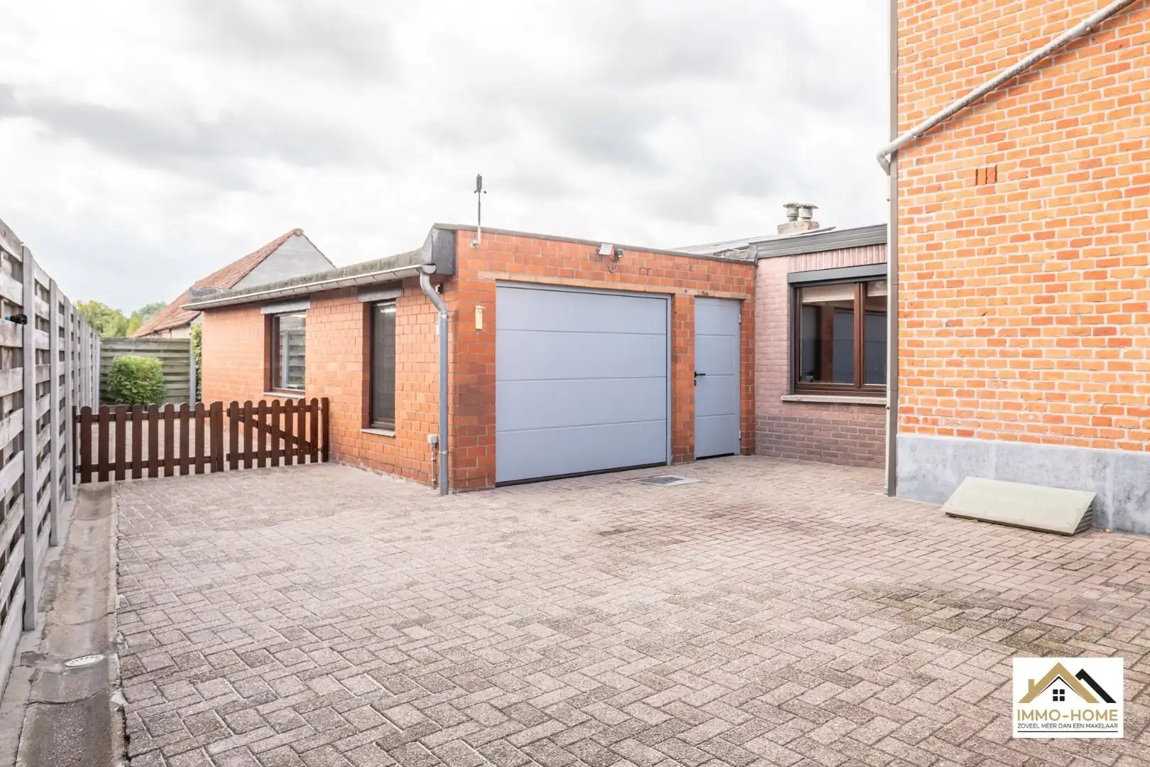 Halfopen bebouwing nabij centrum Wachtebeke foto 22