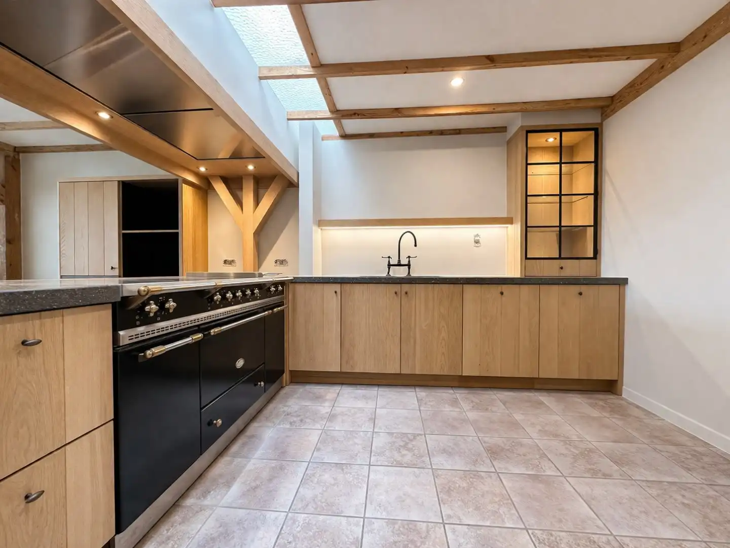 Gerenoveerde woning met o.a. 3 kamers, tuin & garage foto 4