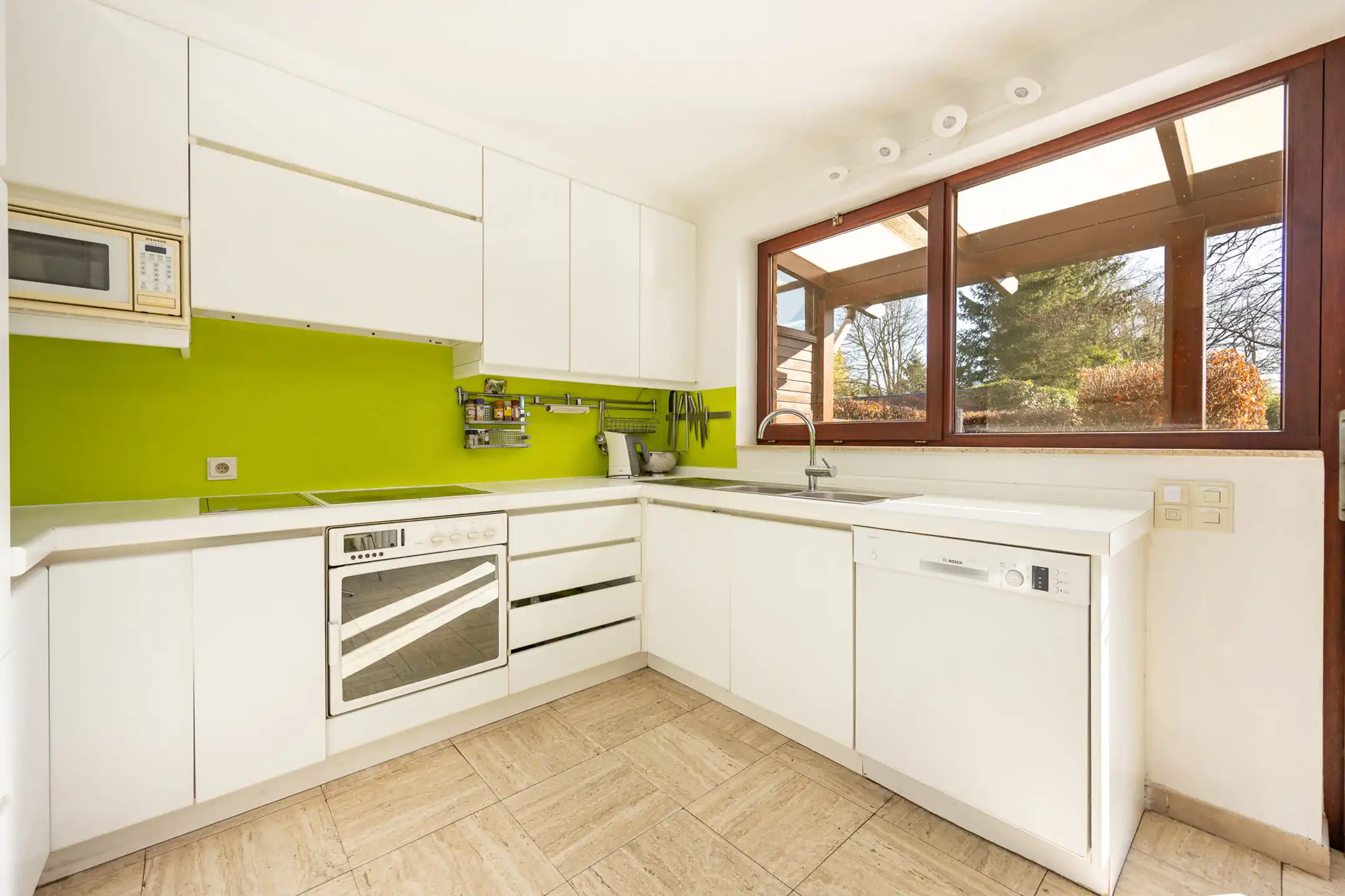 Verrassend ruime woning met 4 slpk's op 2.321m² perceel! foto 8