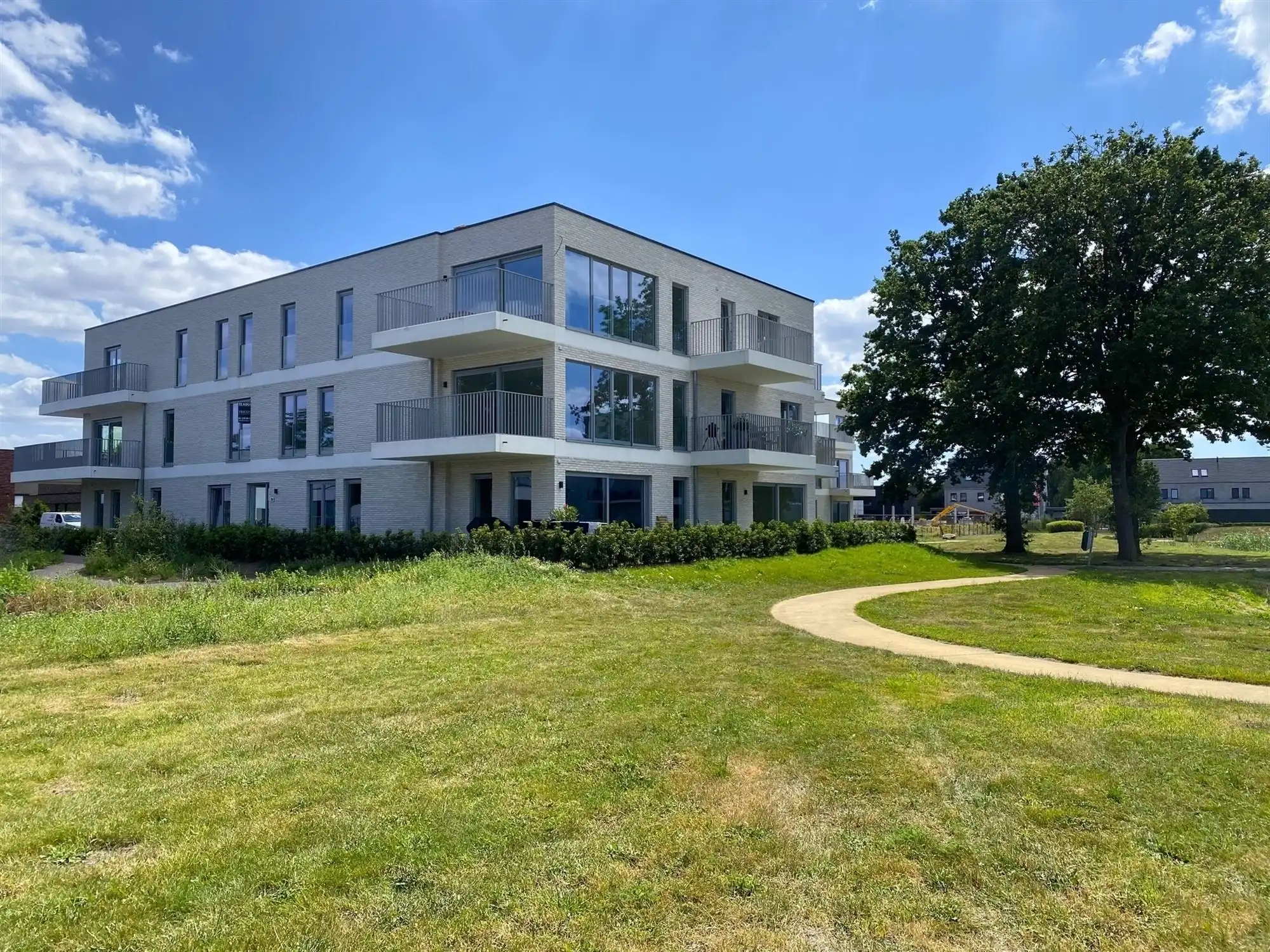 Gelijkvloers nieuwbouwappartement met garage en berging foto 24