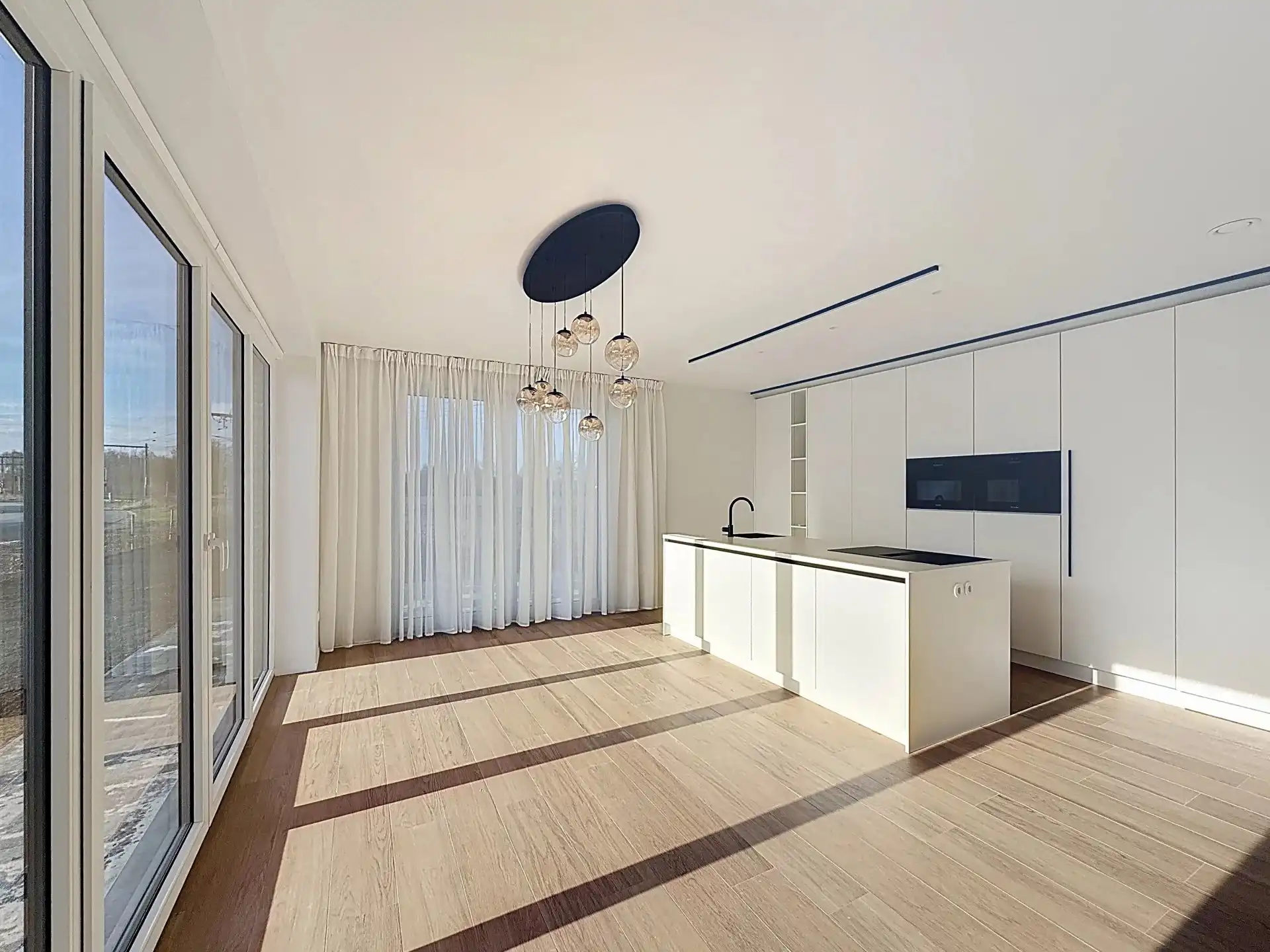 Energiezuinige nieuwbouw woning met 3 slaapkamers en 2 badkamers en omheinde tuin foto 2