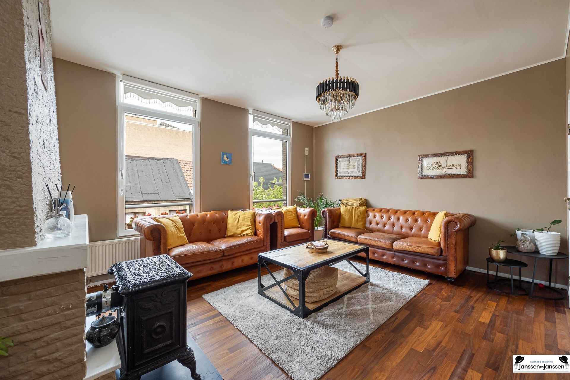 Instapklare woning met garage in Oud-Berchem foto 2