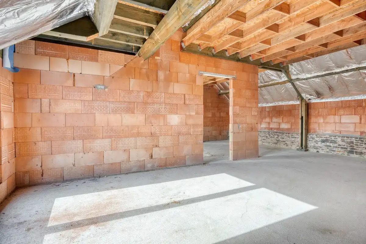 Ruime casco woning foto 16