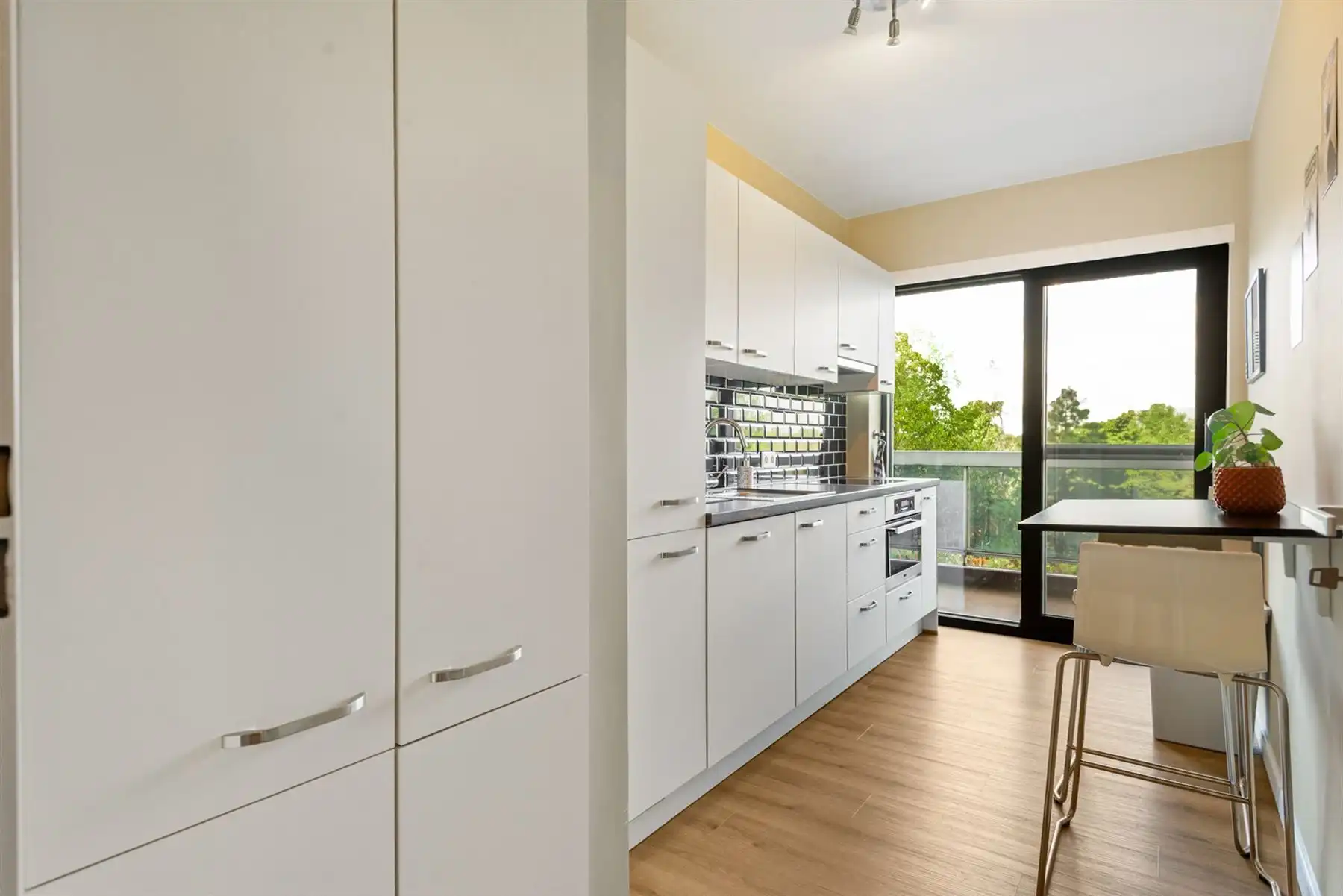 Gerenoveerd appartement met 2 slaapkamers te Merksem! foto 5
