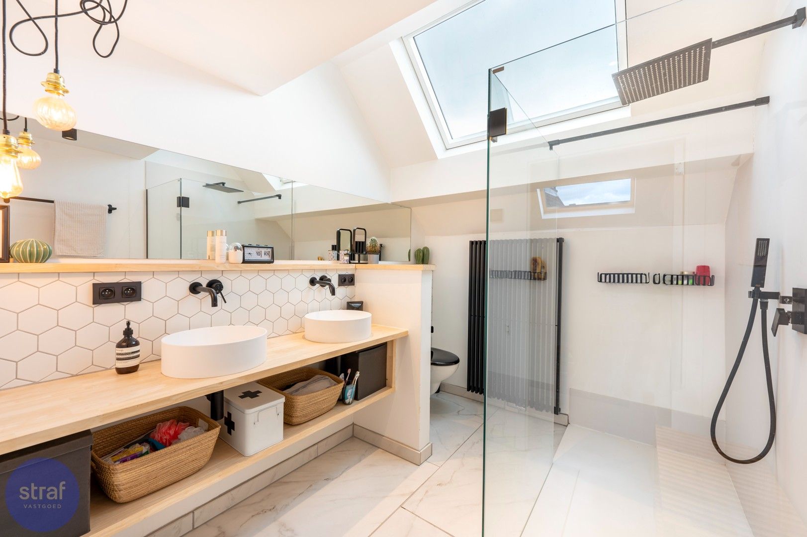 Twee terrassen, vier slaapkamers & tonnen karakter foto 15