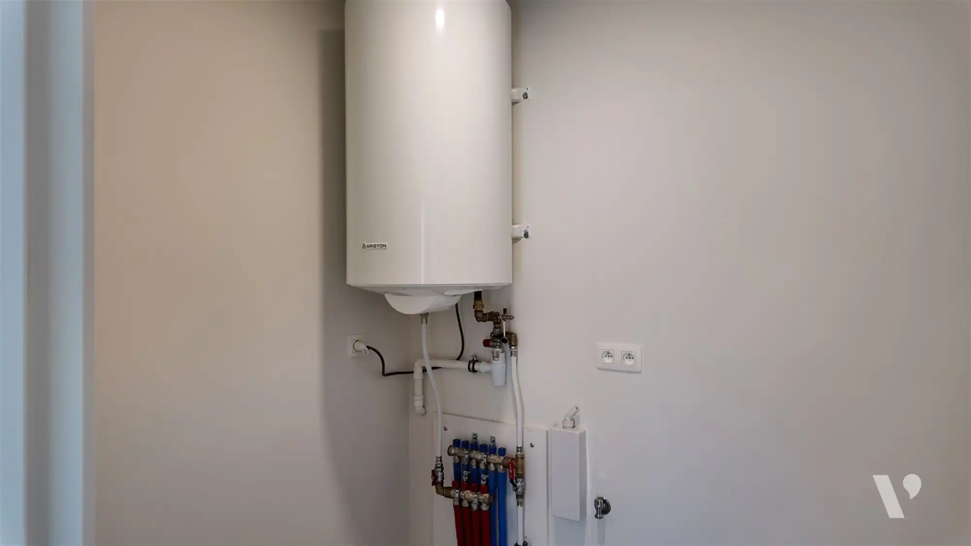 Volledig vernieuwd appartement; 2 slaapkamers en garagebox foto 6