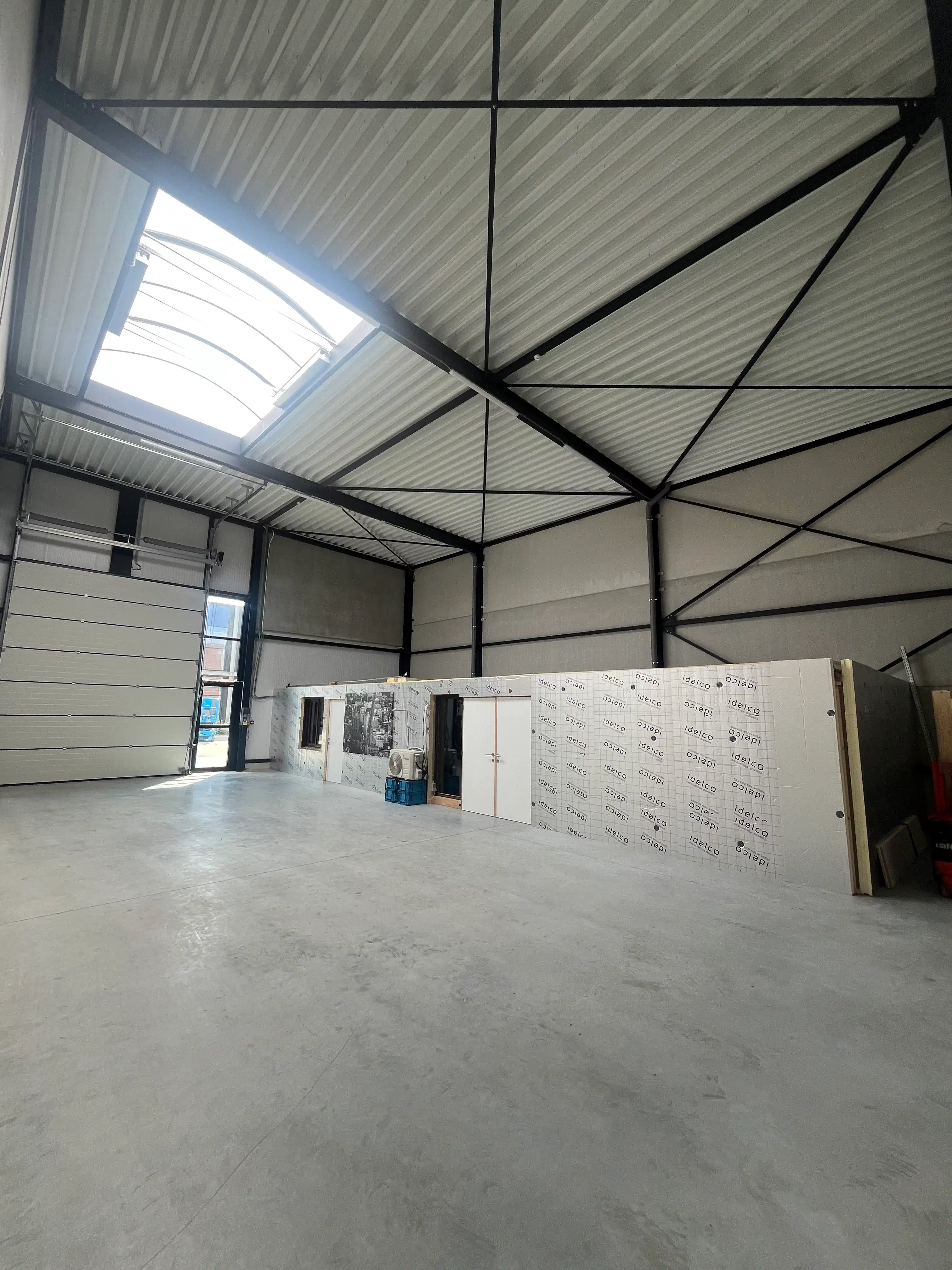 TE HUUR - KMO-unit (magazijn) van 194 m2 in Hasselt centrum foto 8