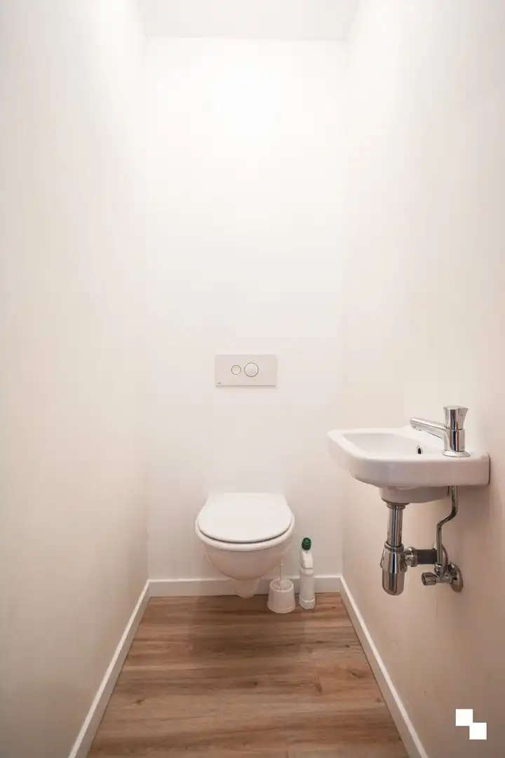 Recent tweeslaapkamer appartement in dorpskern van Sint-Eloois-Winkel foto 11